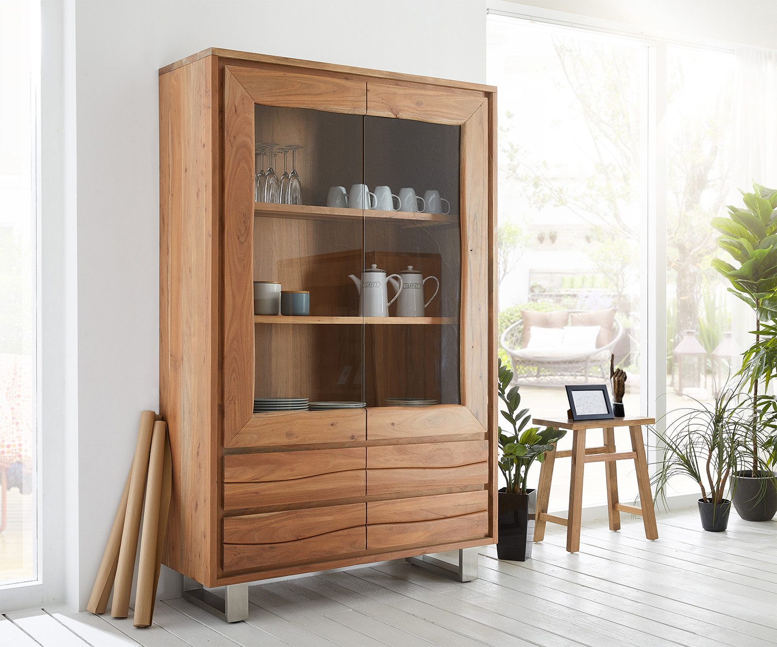 DELIFE Vitrine Live-Edge Akazie Natur 120x190 cm 2 Türen 4 Schubladen gerade Kante