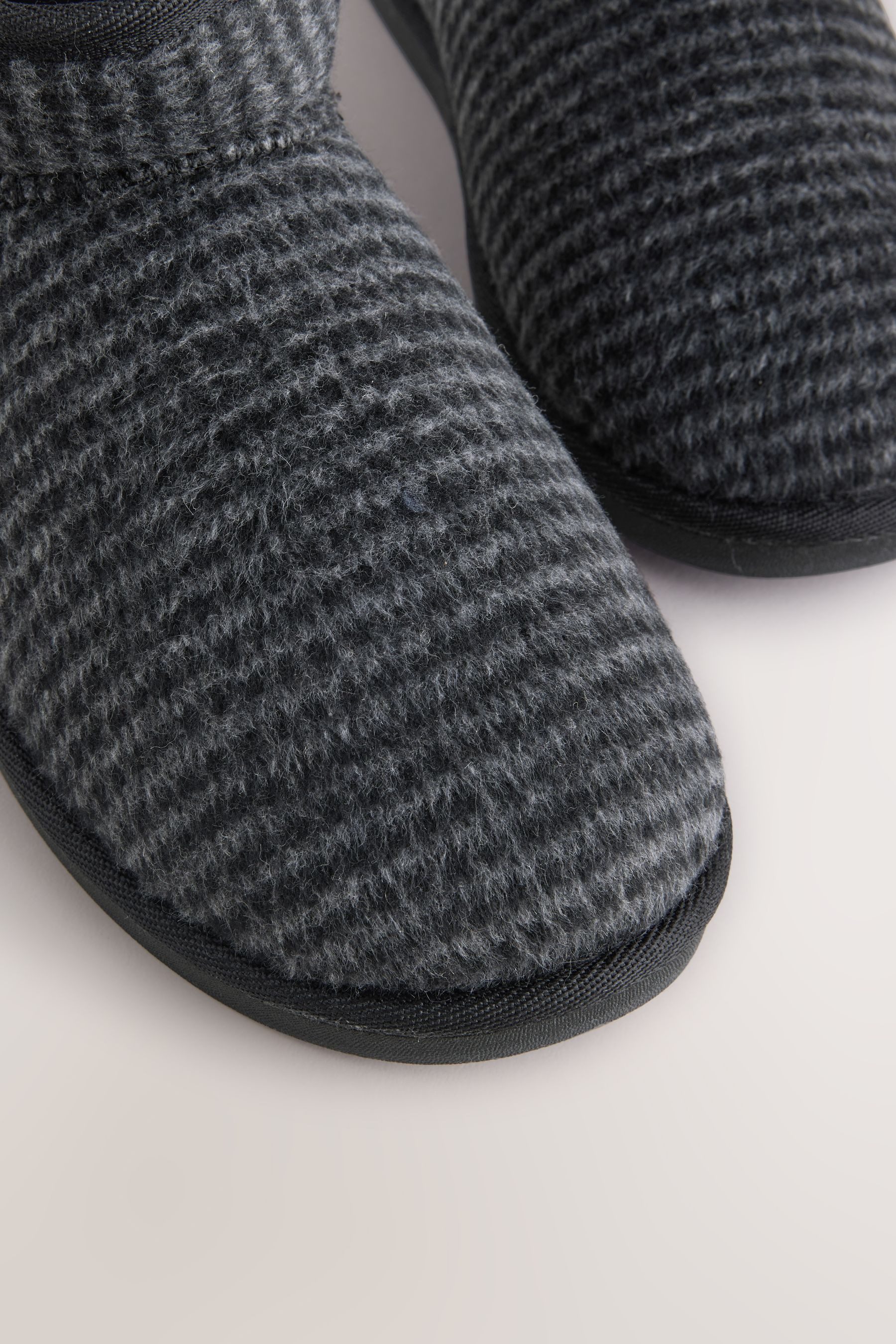 Next Hausstiefel mit Hahnentrittmuster Hausschuh (1-tlg)