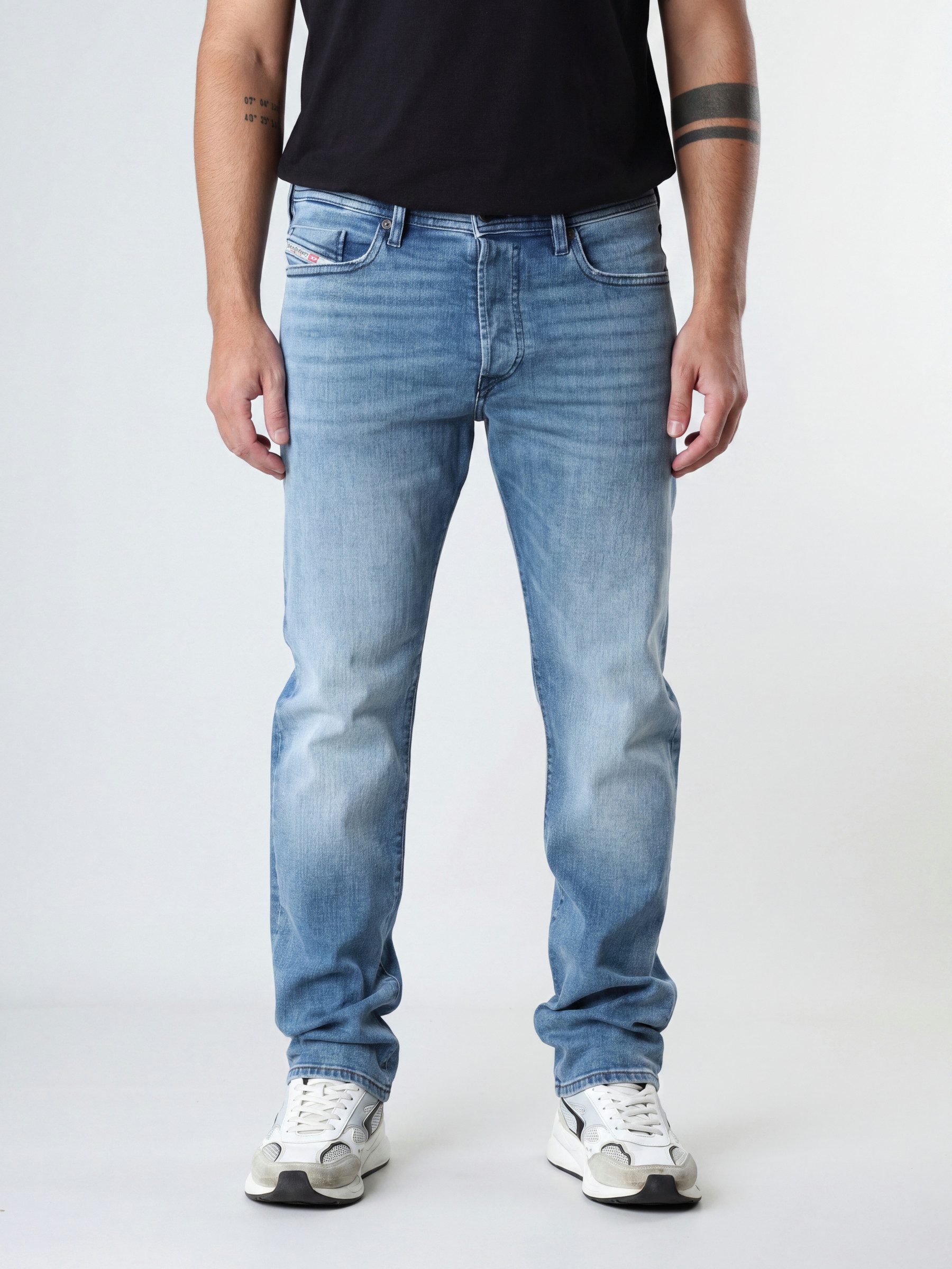 Diesel Tapered-fit-Jeans Regular Fit, niedrige Leibhöhe - BUSTER-X - Länge:32 Leichter Denim, mittlerer bis hoher Stretch