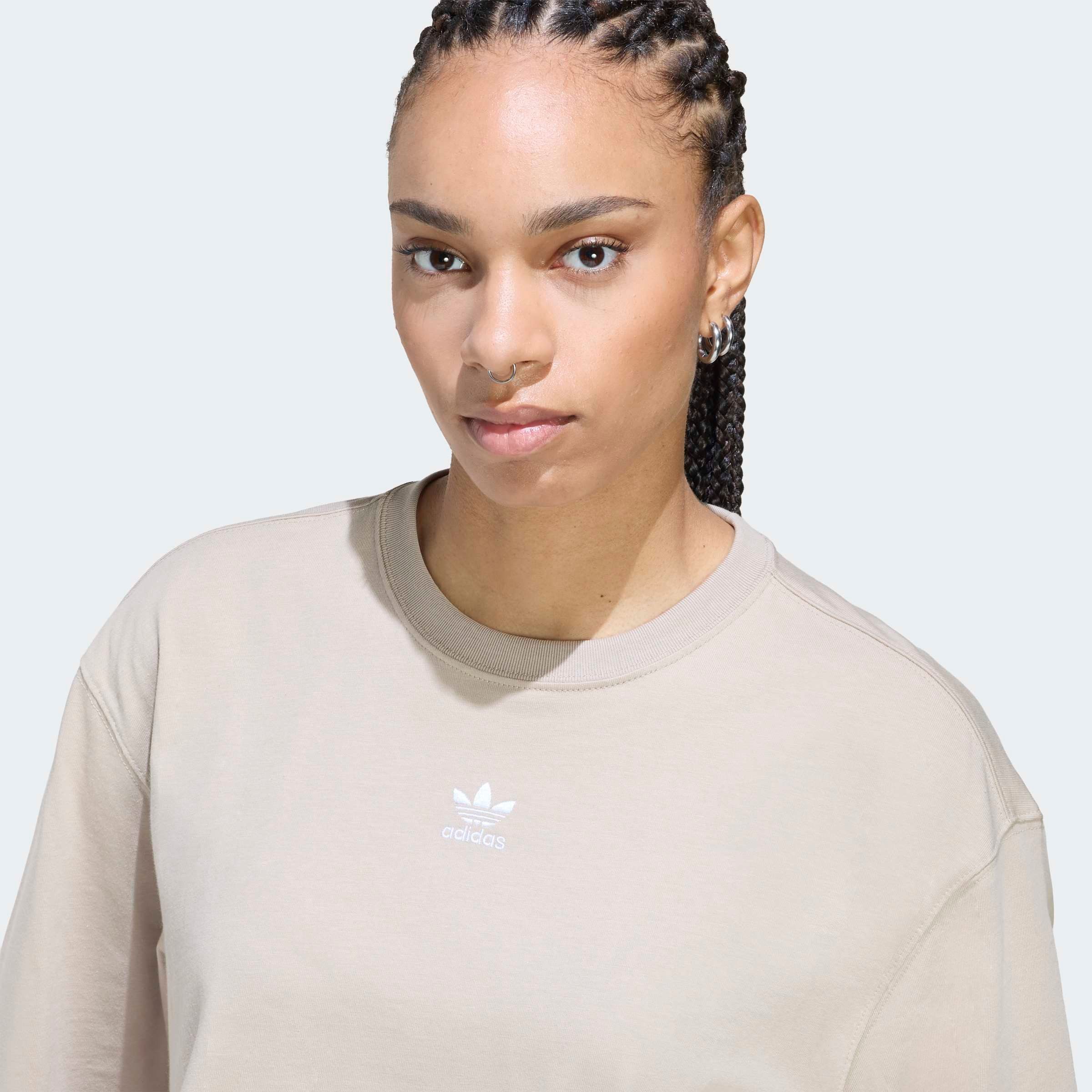 adidas Originals T-Shirt ESSENTIALS CROP mit Rundhalsausschnitt, ohne Verschluss, in normaler Länge
