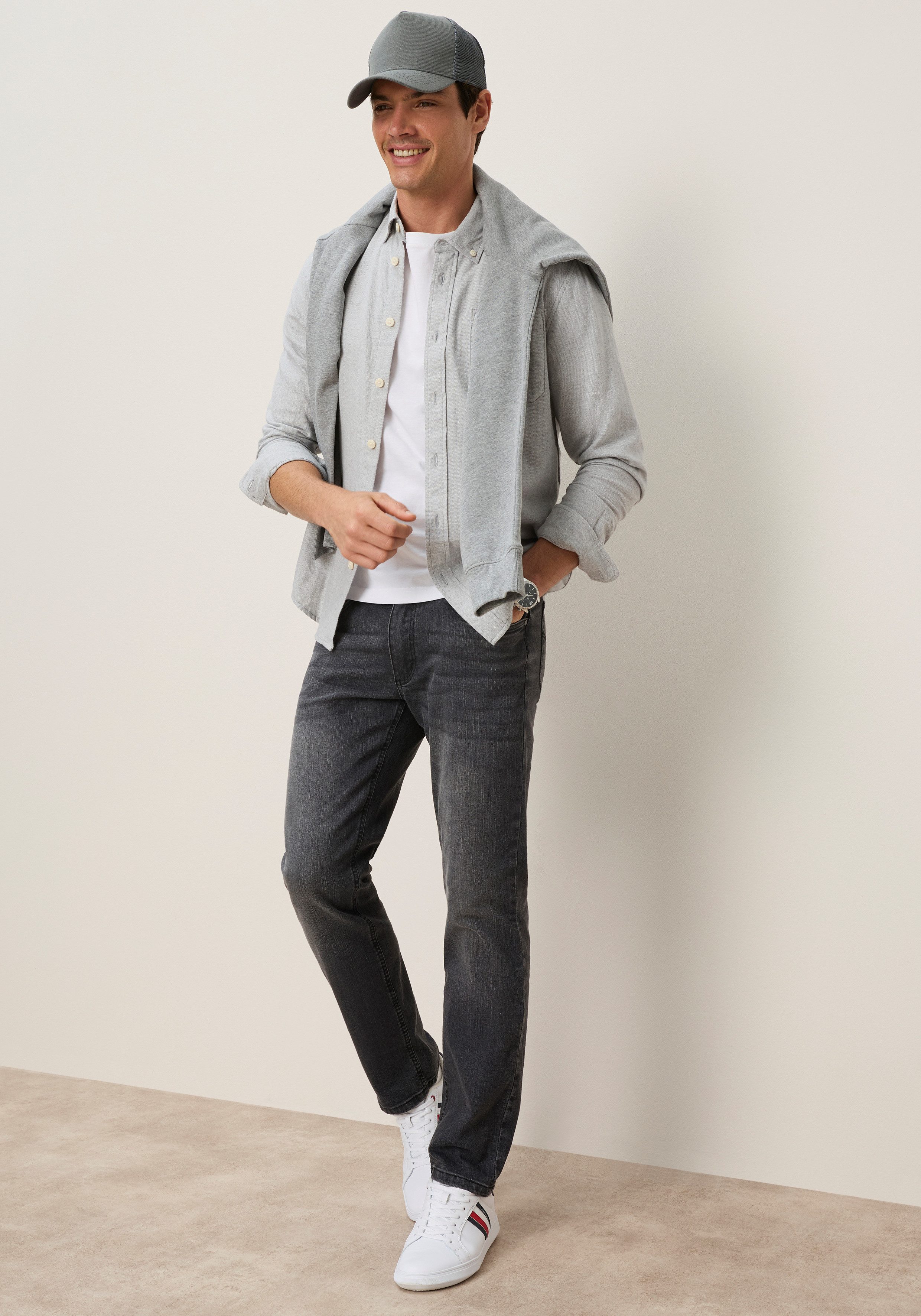 Zum Outfit 12