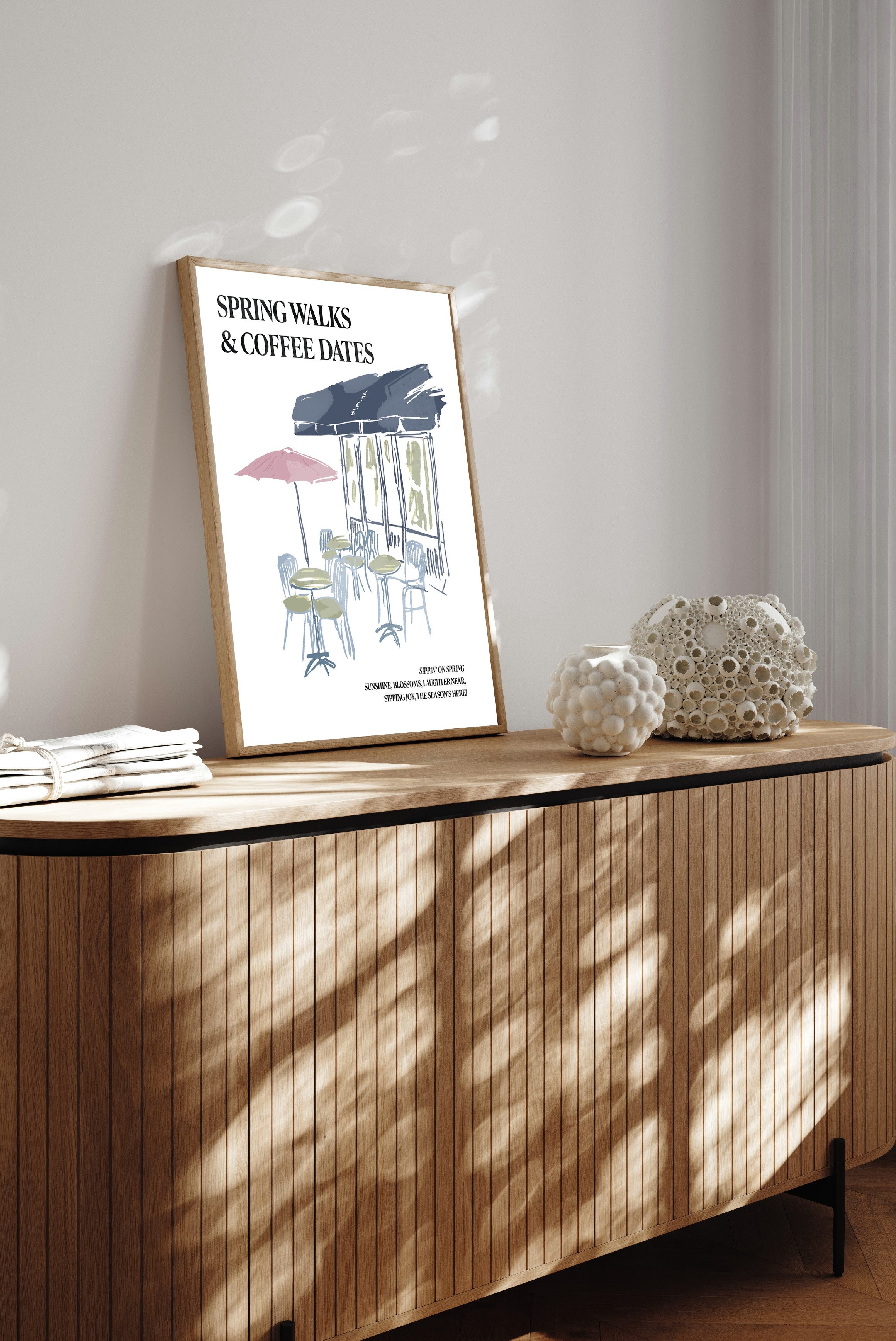 s.Oliver Poster Kleines Cafe mit Sonnenschirm, Cafe, Fashion, Gebäude, Kaffee, Kaffee Bilder, Kunst, Modebilder, Restaurant & Cafés, Romantisch, Schriftzug, Schriftzüge, Sprüche, Stadt (1 St), Kunstdruck als Poster oder gerahmtes Bild
