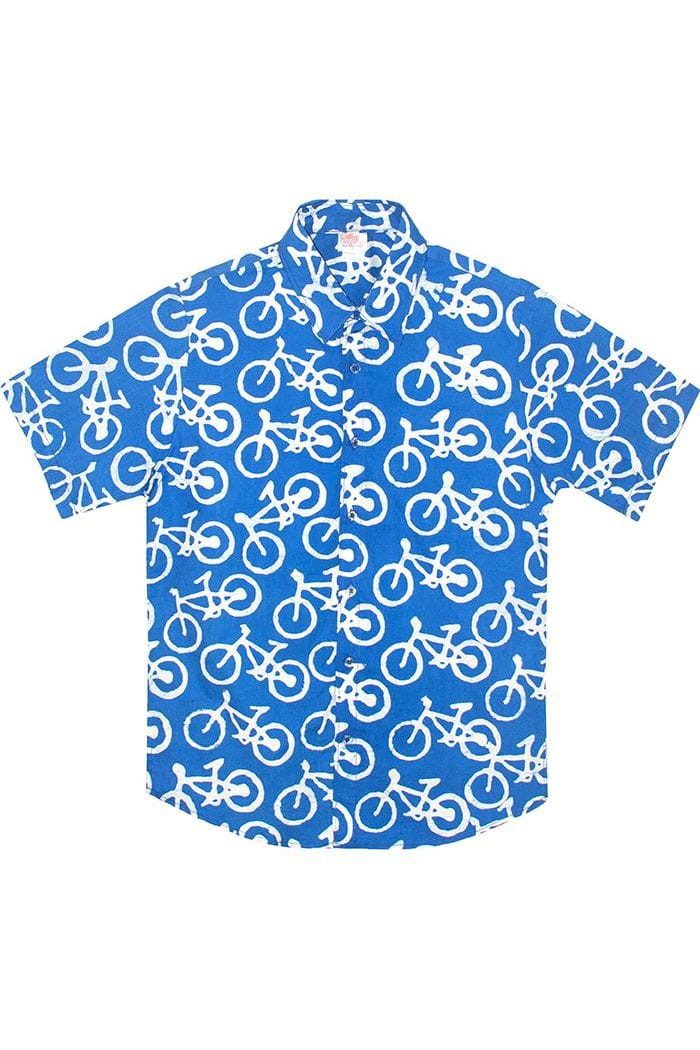 Global Mamas Kurzarmhemd Slim Fit - Bikes - Blau Handgebatikt in Ghana · Unikat · Fair Trade zertifiziert (WFTO)