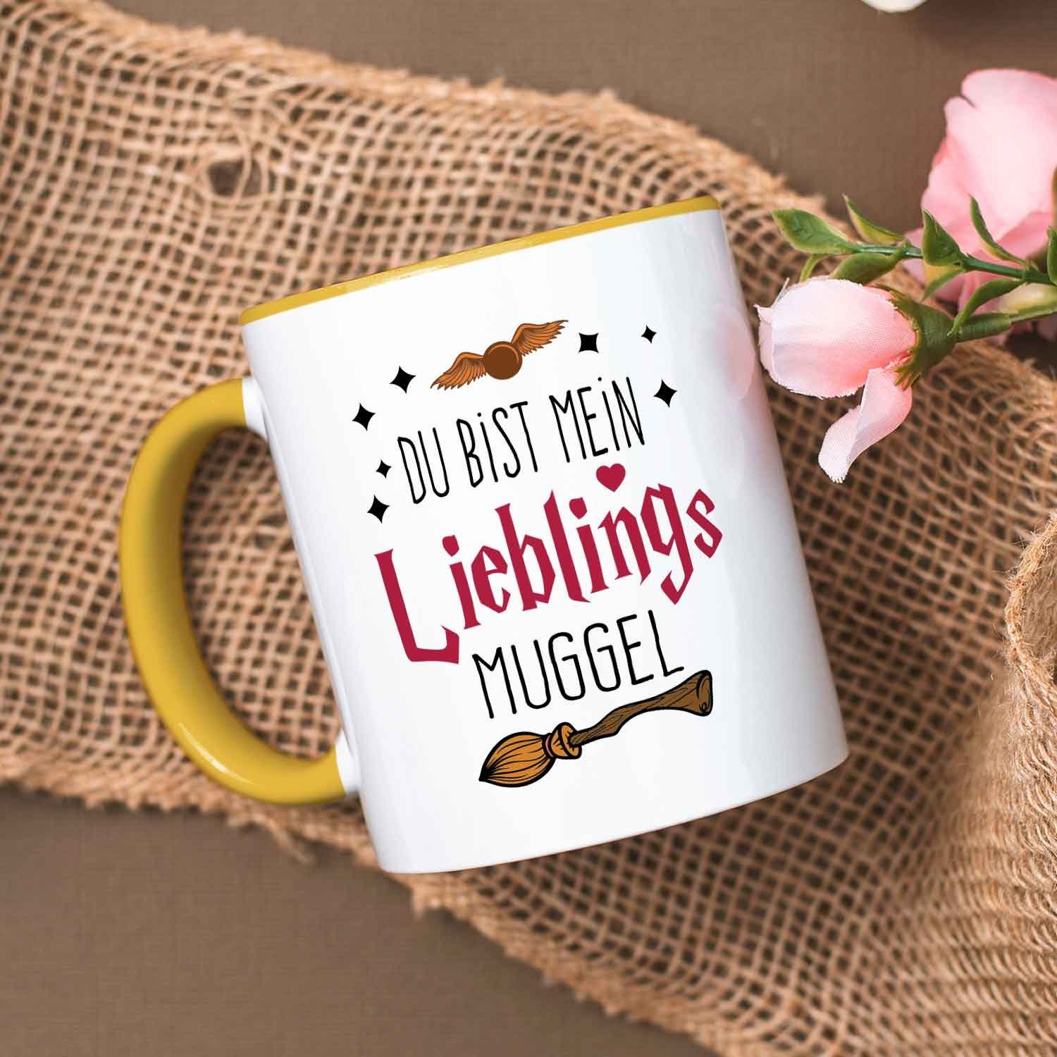 GRAVURZEILE Tasse mit Spruch - Du bist mein Lieblingsmuggel - Langlebiger Druck, aus Keramik - Spülmaschinenfest, Farbe: Gelb