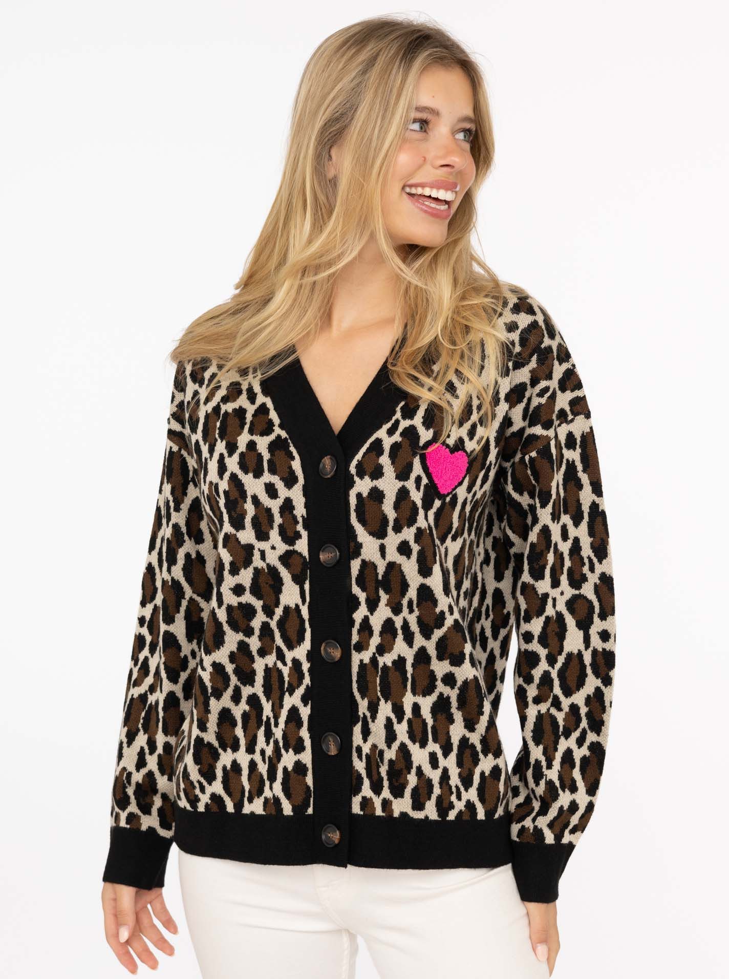 Zwillingsherz Strickjacke "Herz" mit Knöpfen, Leomuster und Herzpatch günstig online kaufen