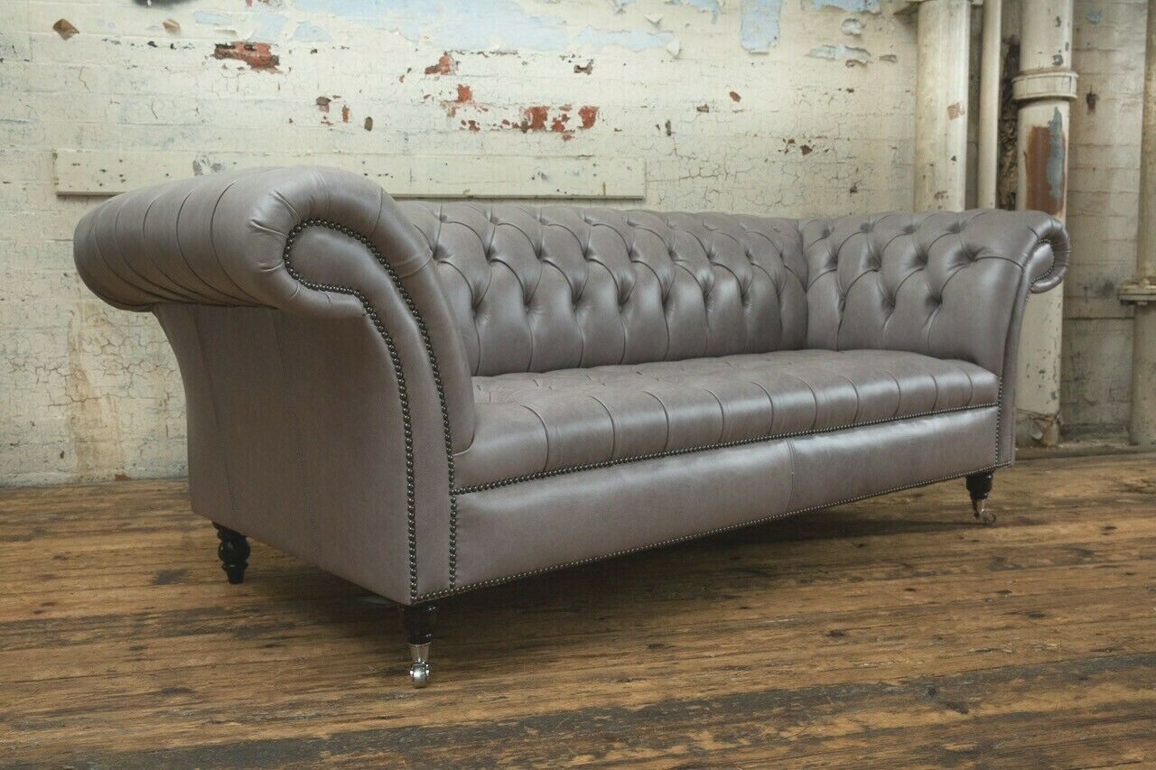 Chesterfield-Sofa Grau Textil Sofa im Chesterfield-Design mit Holzfüßen