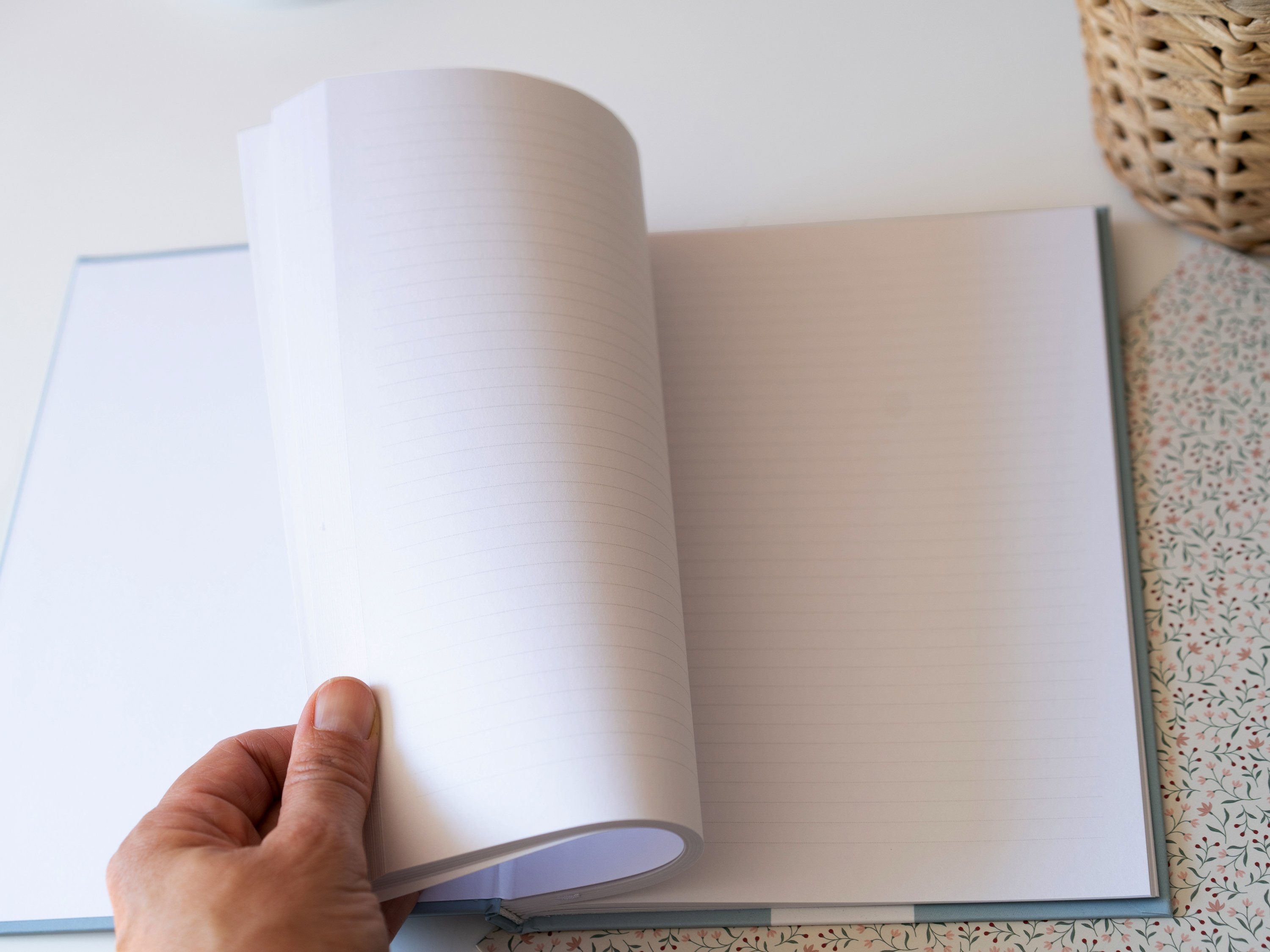 Eine der Guten Tagebuch 17x24 Verlag großes 80 blau, Notizbuch Hardcover 120 Papier, mit Tagebuch Liebes FSC Herz - Seiten, Linien, g cm rosa