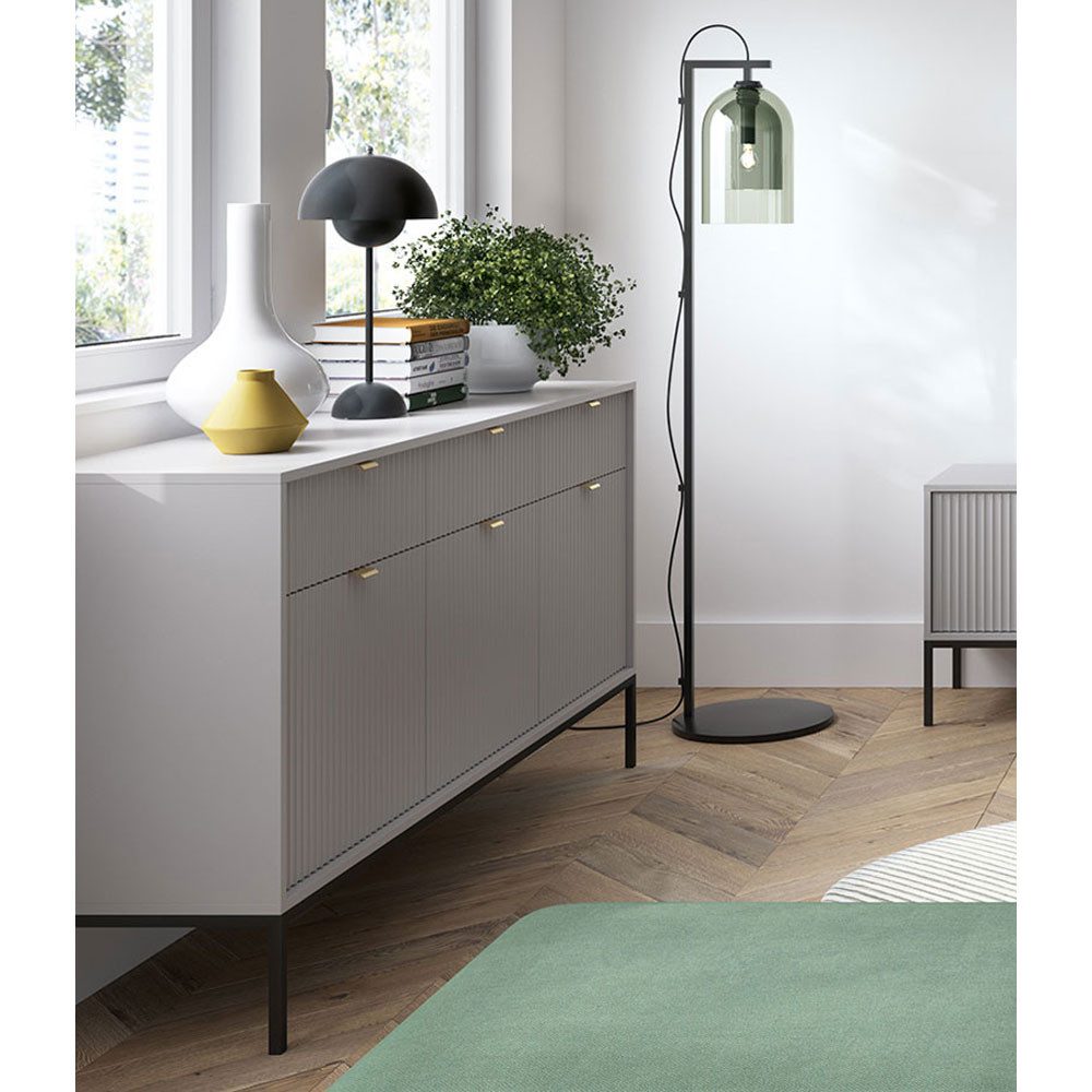 Feldmann-Wohnen Sideboard Nova (3 Türen, 3 Schubladen, 3 Einlegeböden, 1 St., Riffel-Optik Front, goldfarbene Metallgriffe, ABS-Kanten), 154x39x83cm, Fronten mit ausdrucksstarkem geriffelten Muster