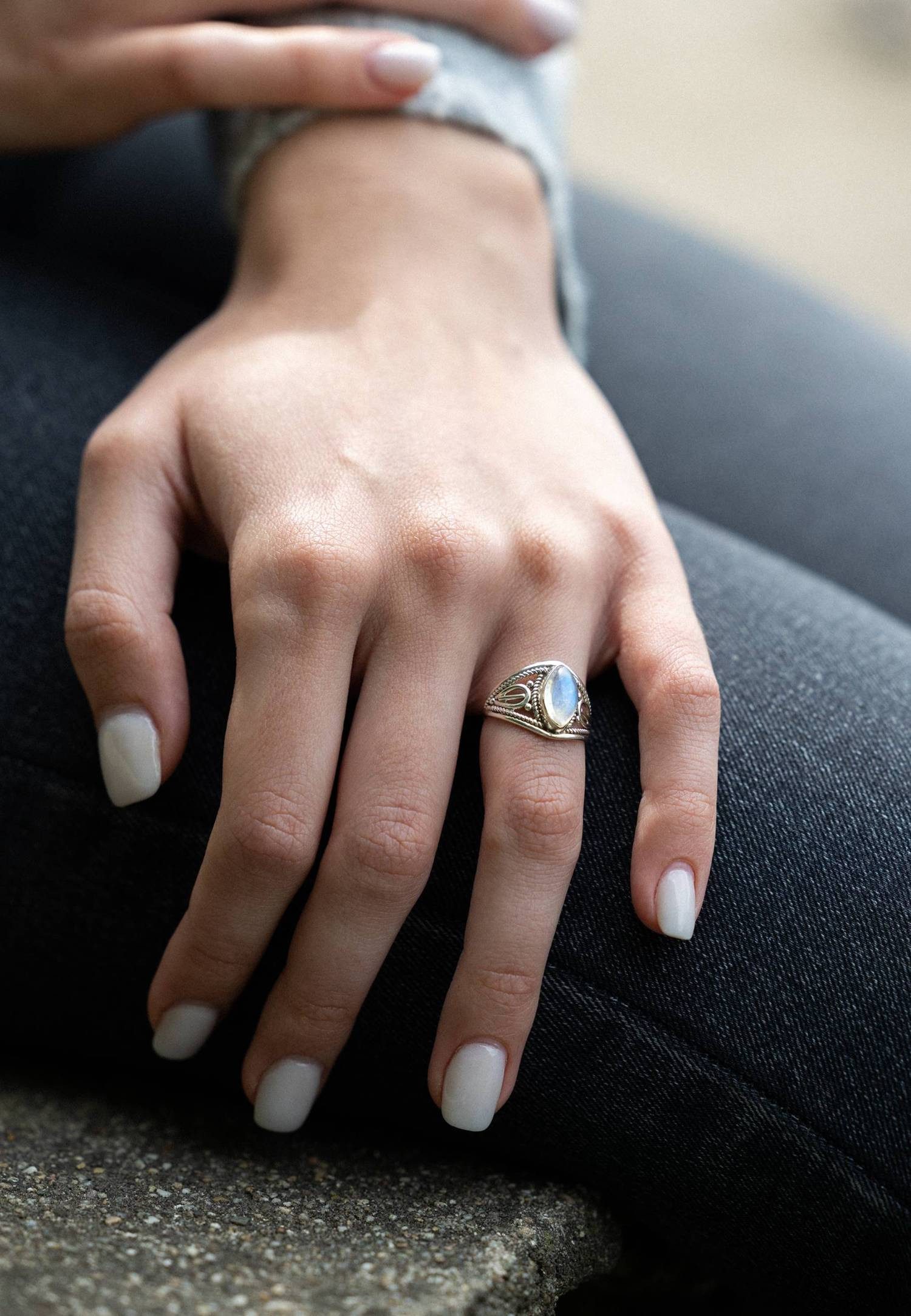 mantraroma Silberring DAHAB Ellipse aus 925 Silber mit Regenbogen Mondstein (Ring mit Schmuckbeutel), Damenring aus 925er Silber