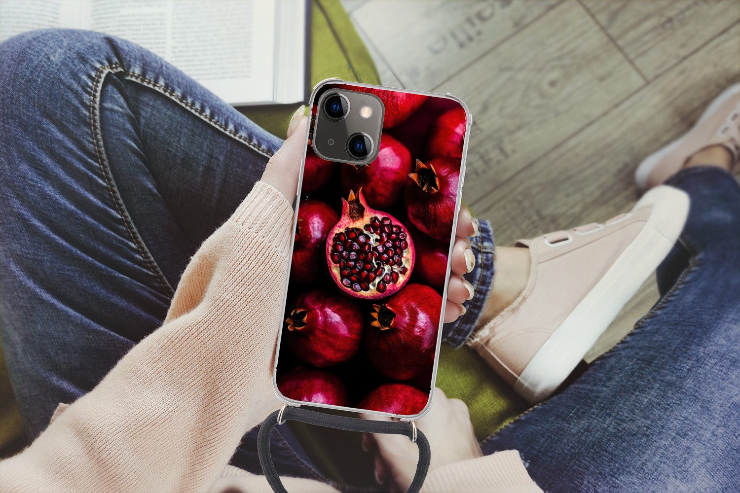 MuchoWow Handyhülle für Apple iPhone 13 Granatapfel - Rot - Obst, Tragbare Handyhüllen mit Kette zum umhängen, Handykette Handyband