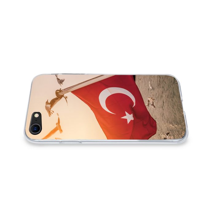MuchoWow Handyhülle Eine türkische Flagge auf einem Schiff Handyhülle Apple iPhone 8 Smartphone-Bumper Print Handy Schutzhülle GU11075