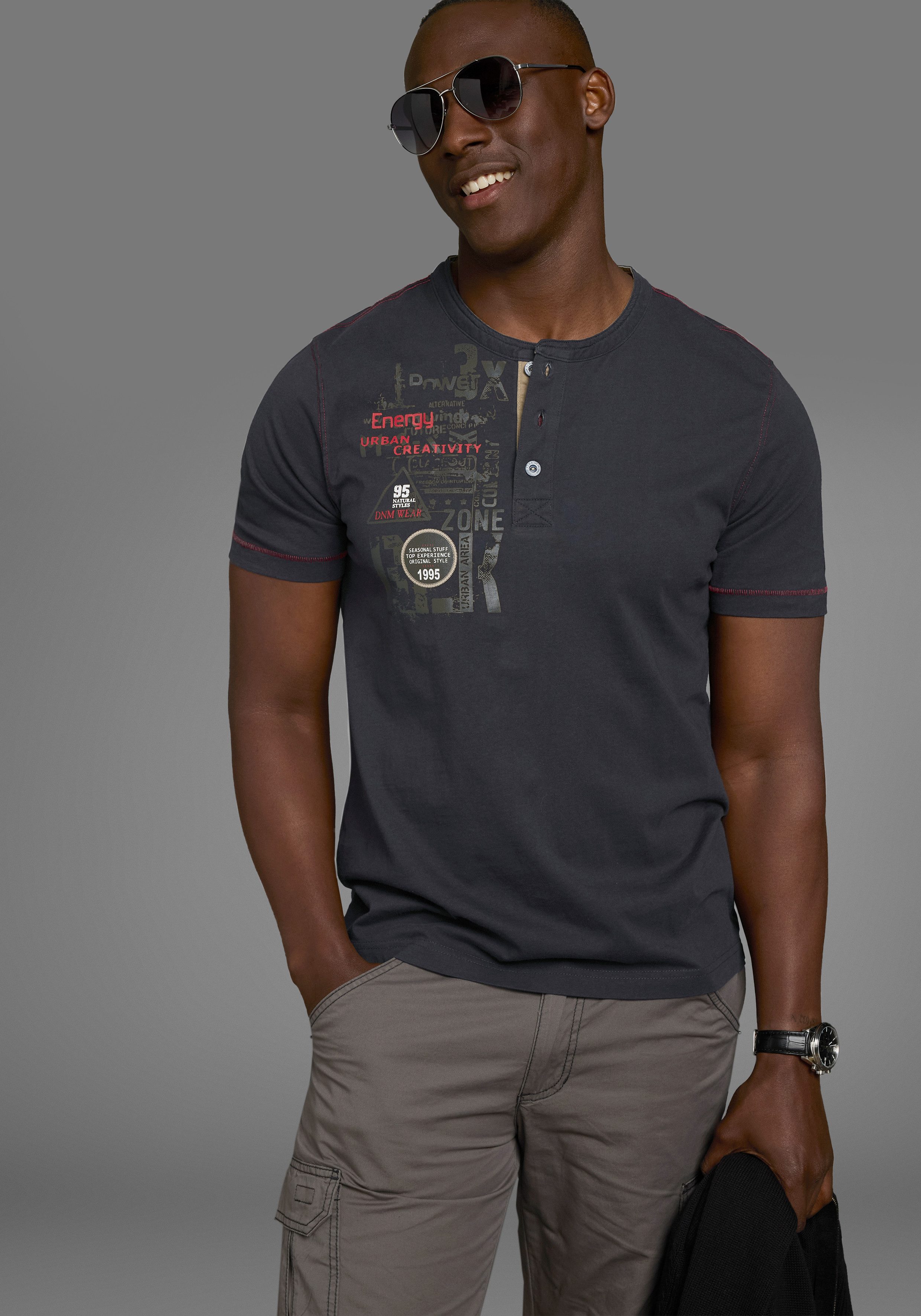 Man's World Henleyshirt Kurzarm, lässige Passform, bedruckt, Rundhals, casual