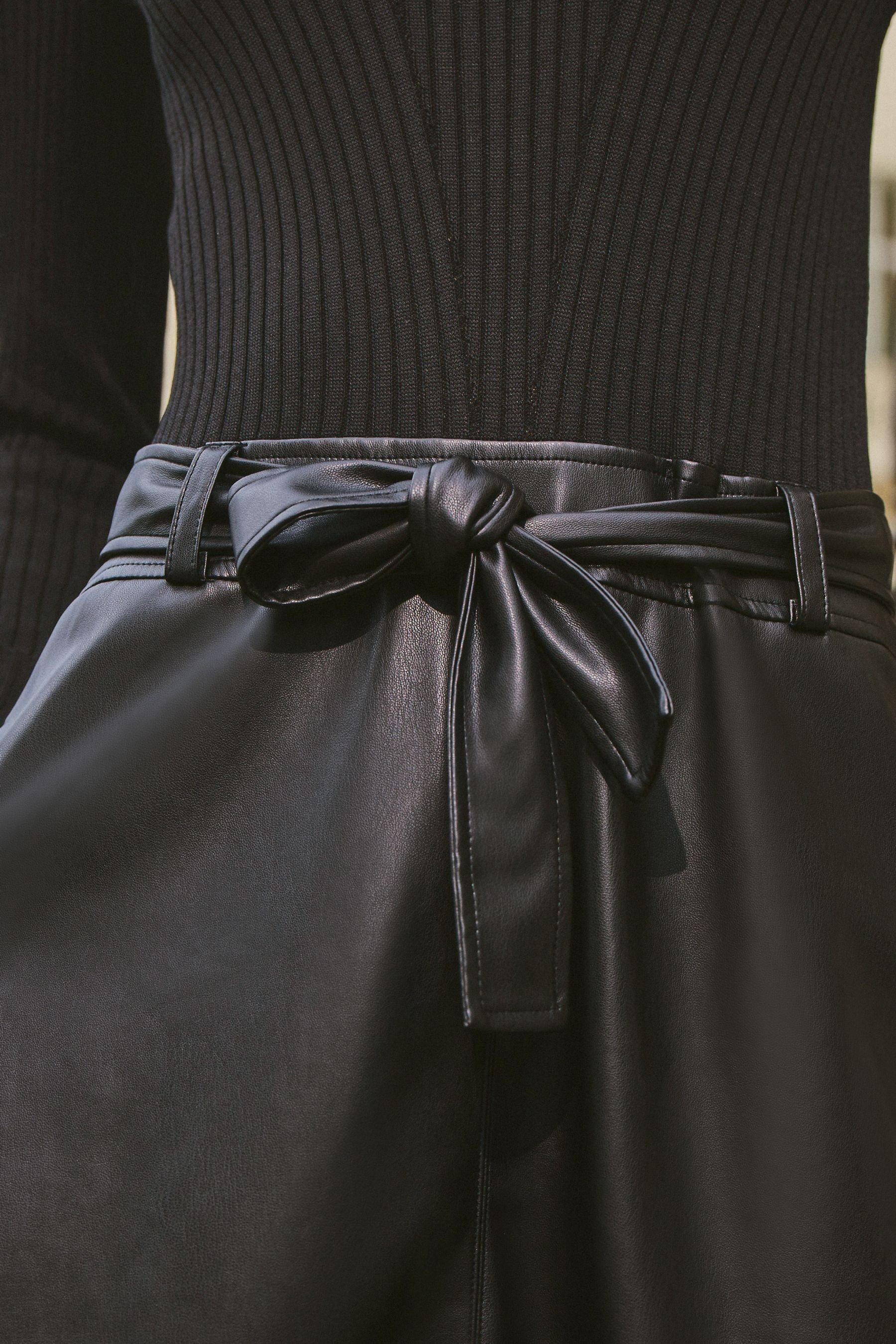 Next 2-in-1-Kleid 2-in-1 Hochgeschlossenes Kleid aus Kunstleder-Mix (1-tlg) günstig online kaufen