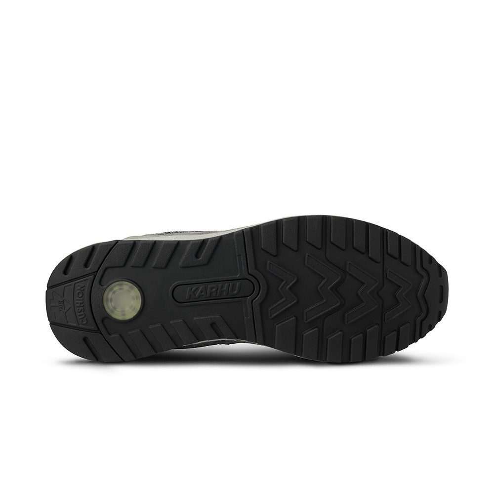 KARHU Legacy 96 - Tea / Jet Black Sneaker