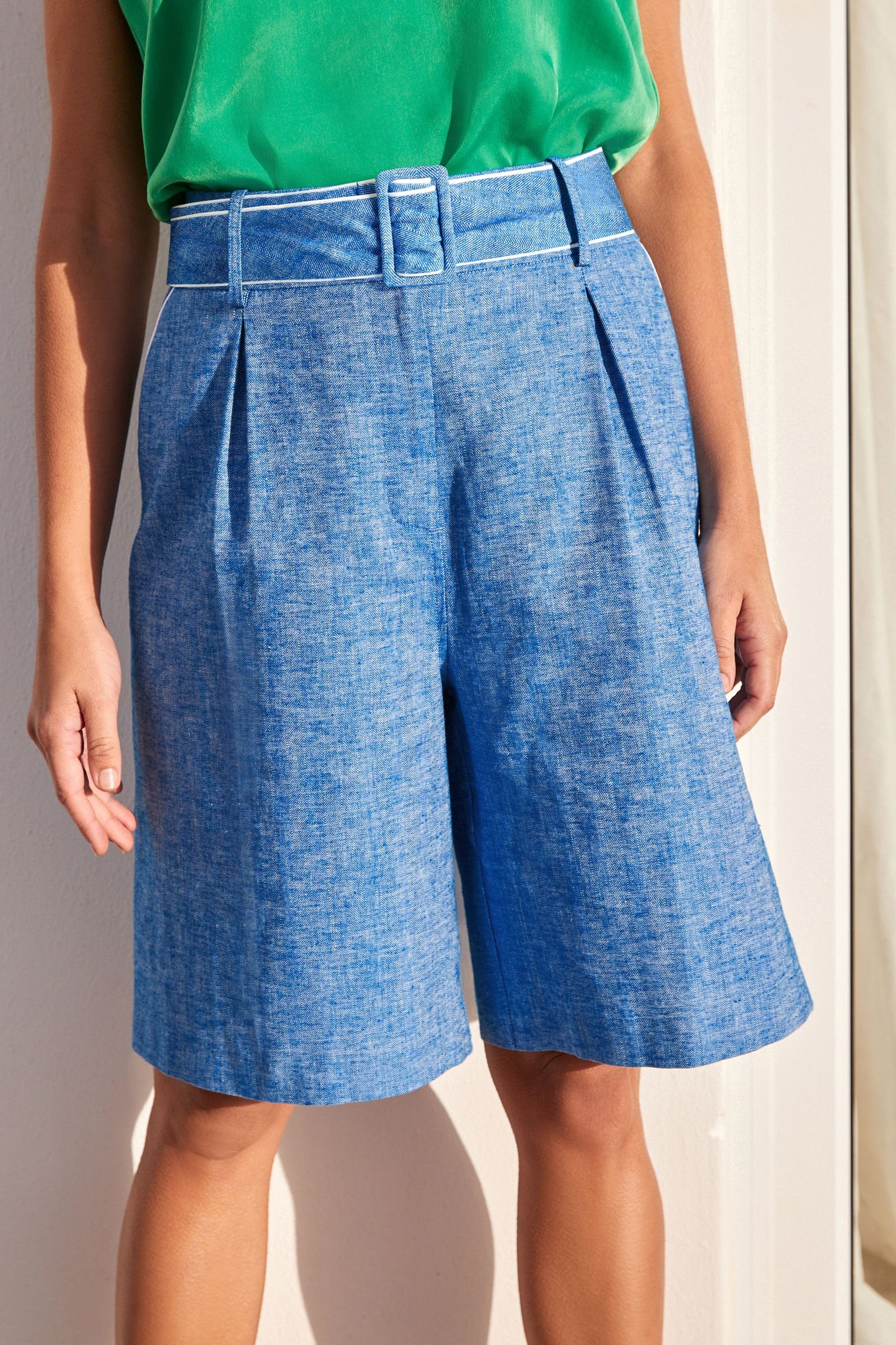 aus Elegante Shorts mit (1-tlg) Blue Shorts Gürtel Leinengemisch Chambray Next