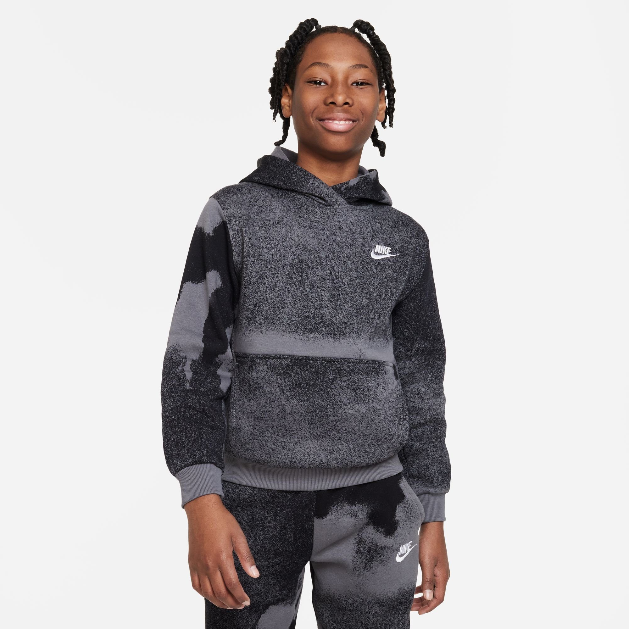 Nike Sportswear Kapuzensweatshirt CLUB FLEECE BIG KIDS' PULLOVER HOODIE BLACK/IRON GREY/WHITE
