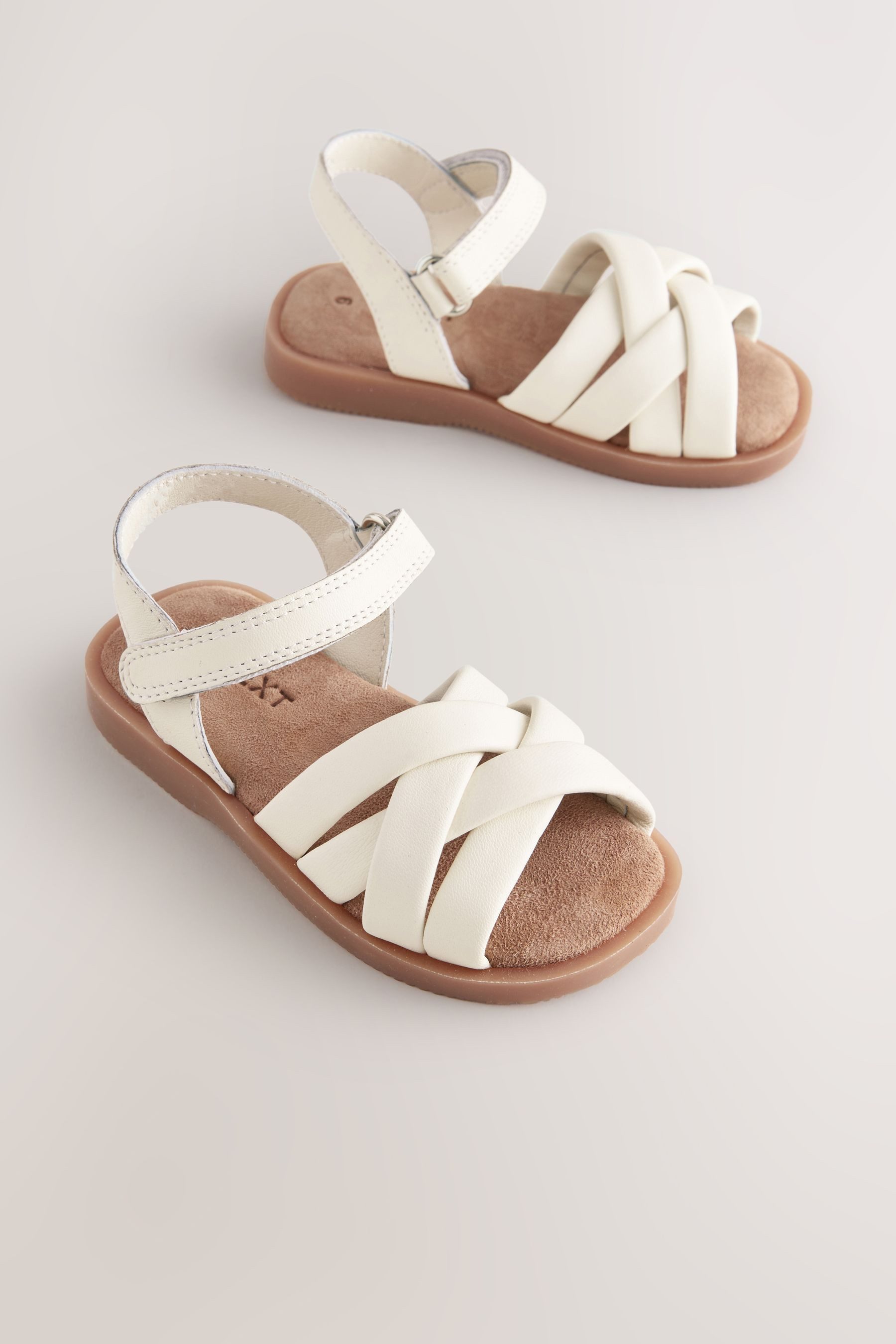 Next Ledersandale in Flechtoptik mit Klettverschluss Sandale (1-tlg)