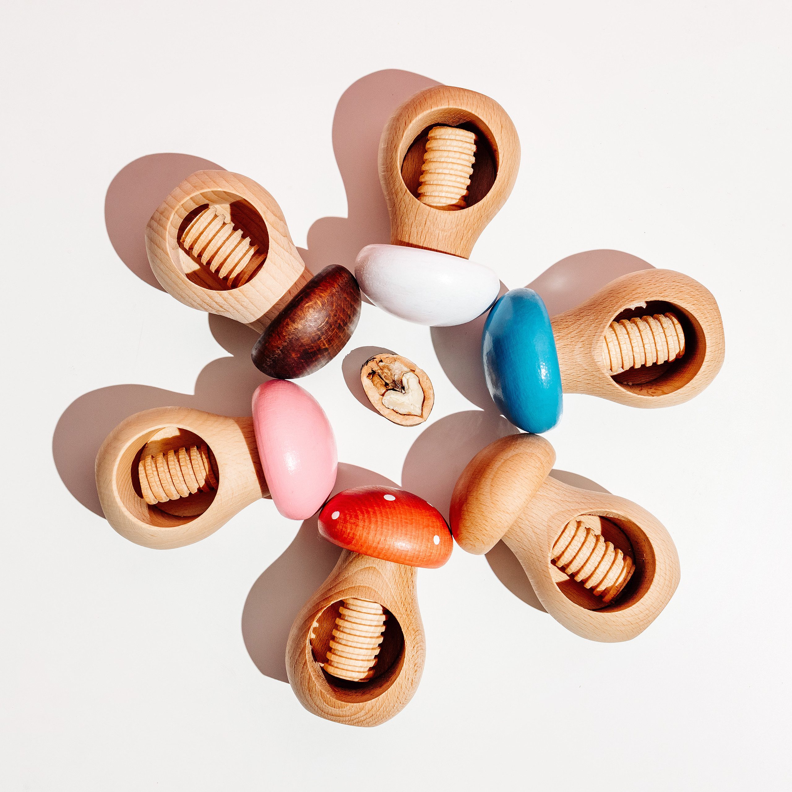 Creative Home Nussknacker Fliegenpilz Form 10 x 6 cm mit Schraubmechanismus, rot-weiße Kappe