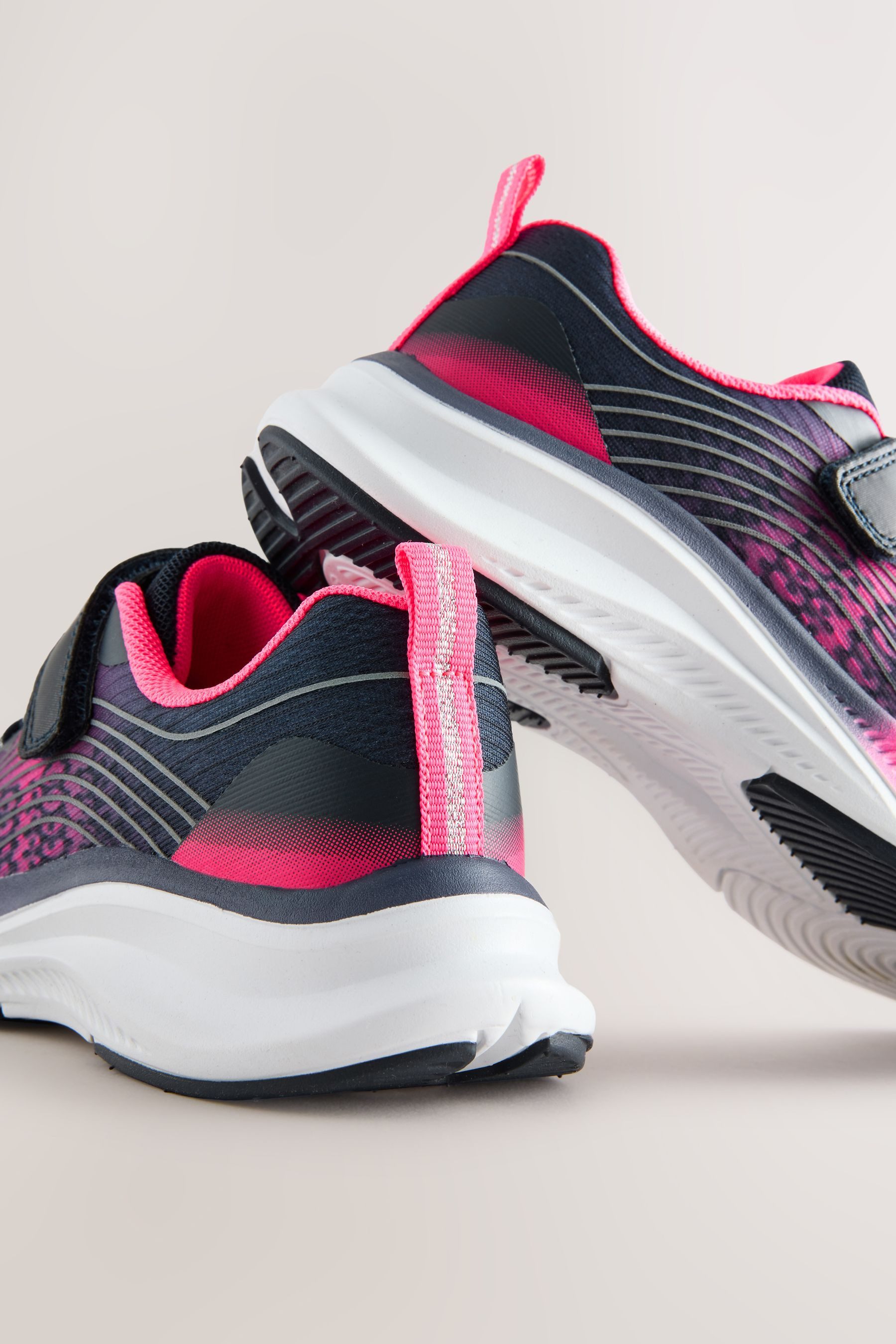 Next Schulturnschuhe mit elastischen Schnürsenkeln Sneaker (1-tlg)
