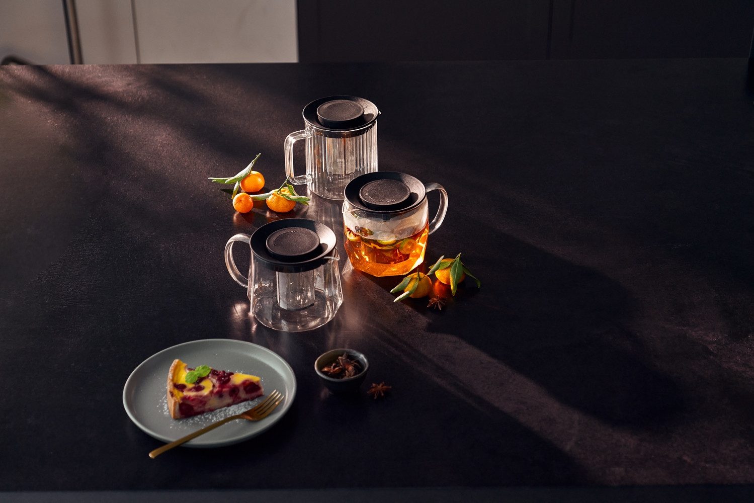 RESTO Kitchenware Teekanne Ain, hitzebeständige Glaskanne im 3D Design, Höhe ca. 13 cm, 1 l, (4-St), mit herausnehmbarem Filtersieb aus Edelstahl, im Geschenkkarton