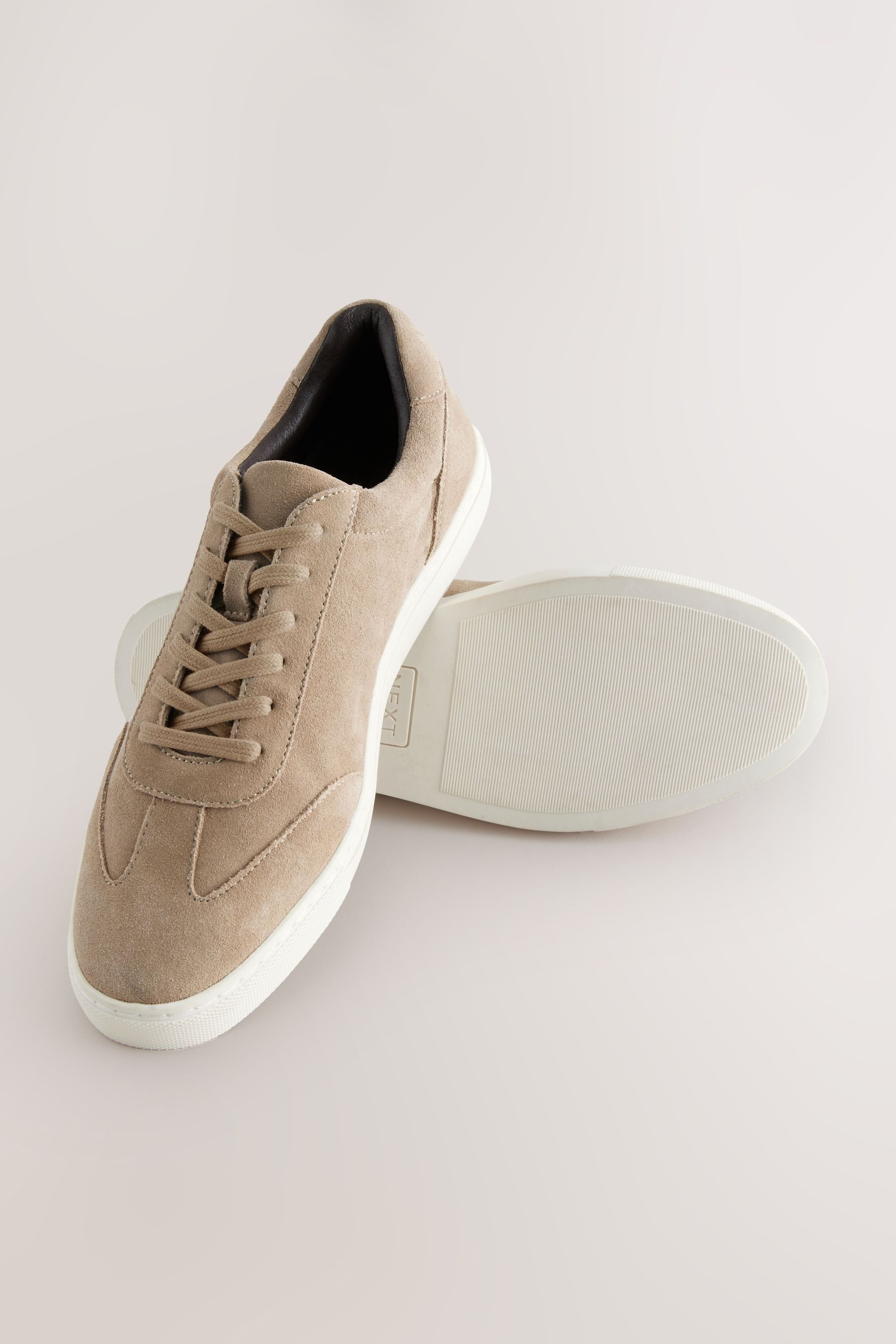 Next Schicke Turnschuhe aus Veloursleder Schnürschuh (1-tlg)
