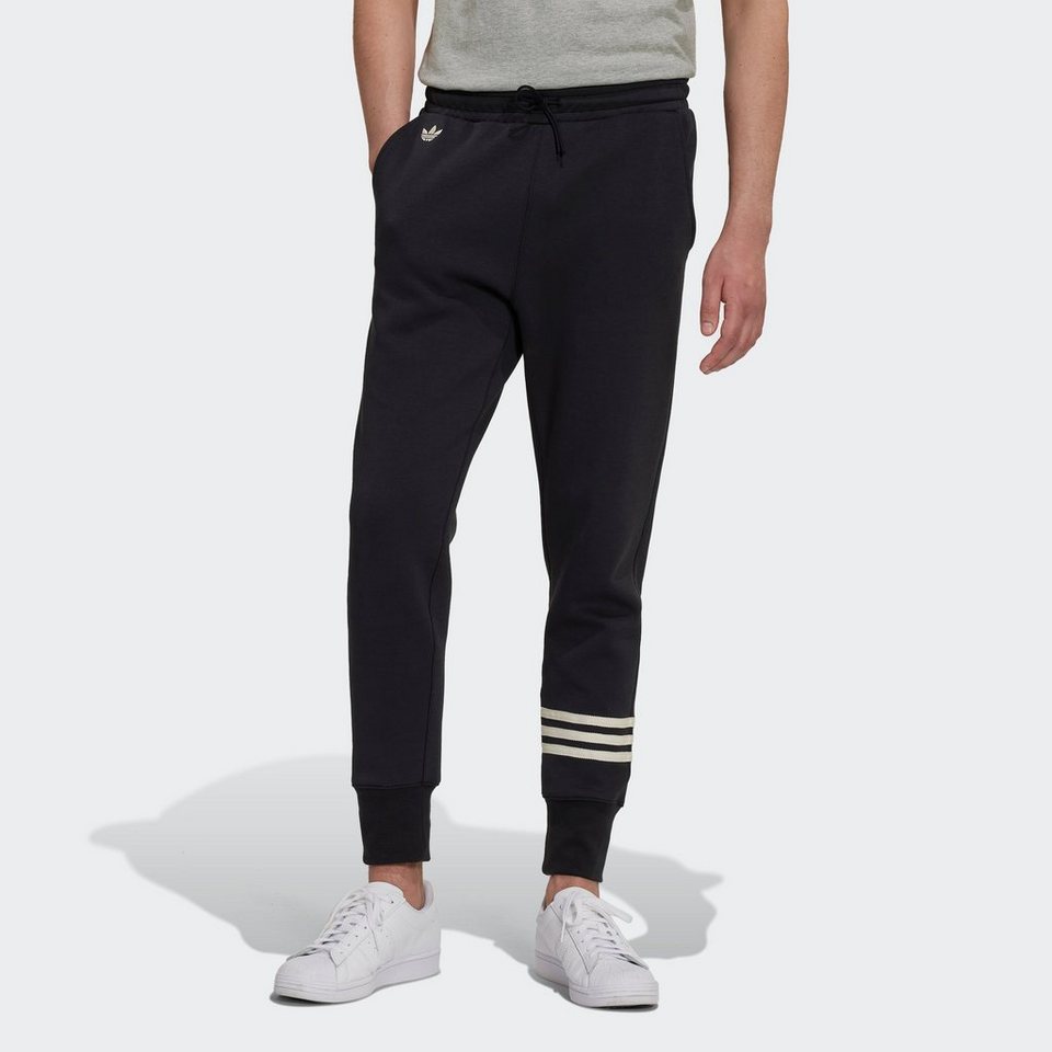 adidas Originals Sporthose ADICOLOR NEUCLASSICS (1-tlg), Eine stylishe Hose  mit mittelhohem Bund, schmaler Passform und retro