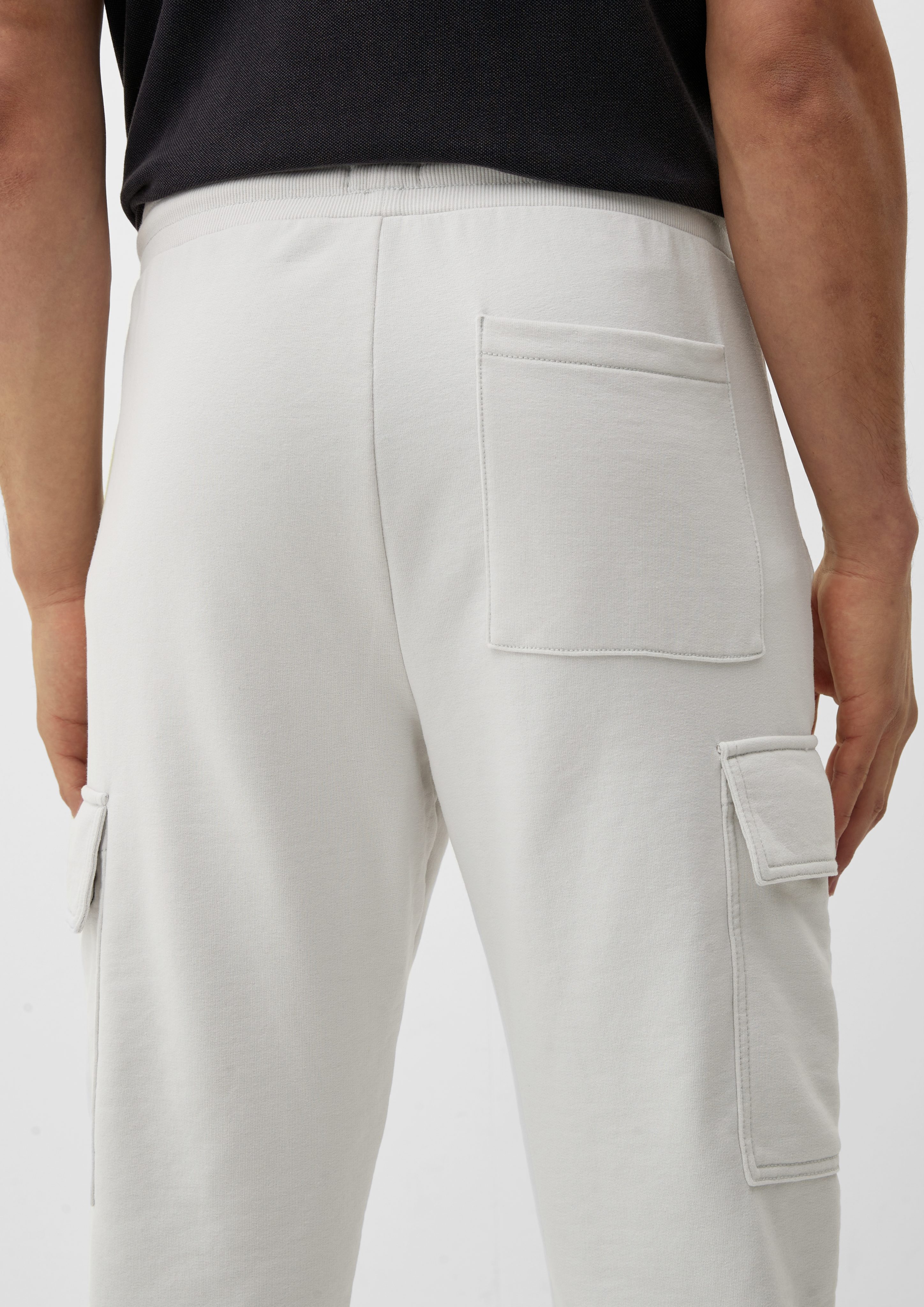 Sweatpants Slim: hellgrau Cargotasche QS mit Stoffhose Applikation