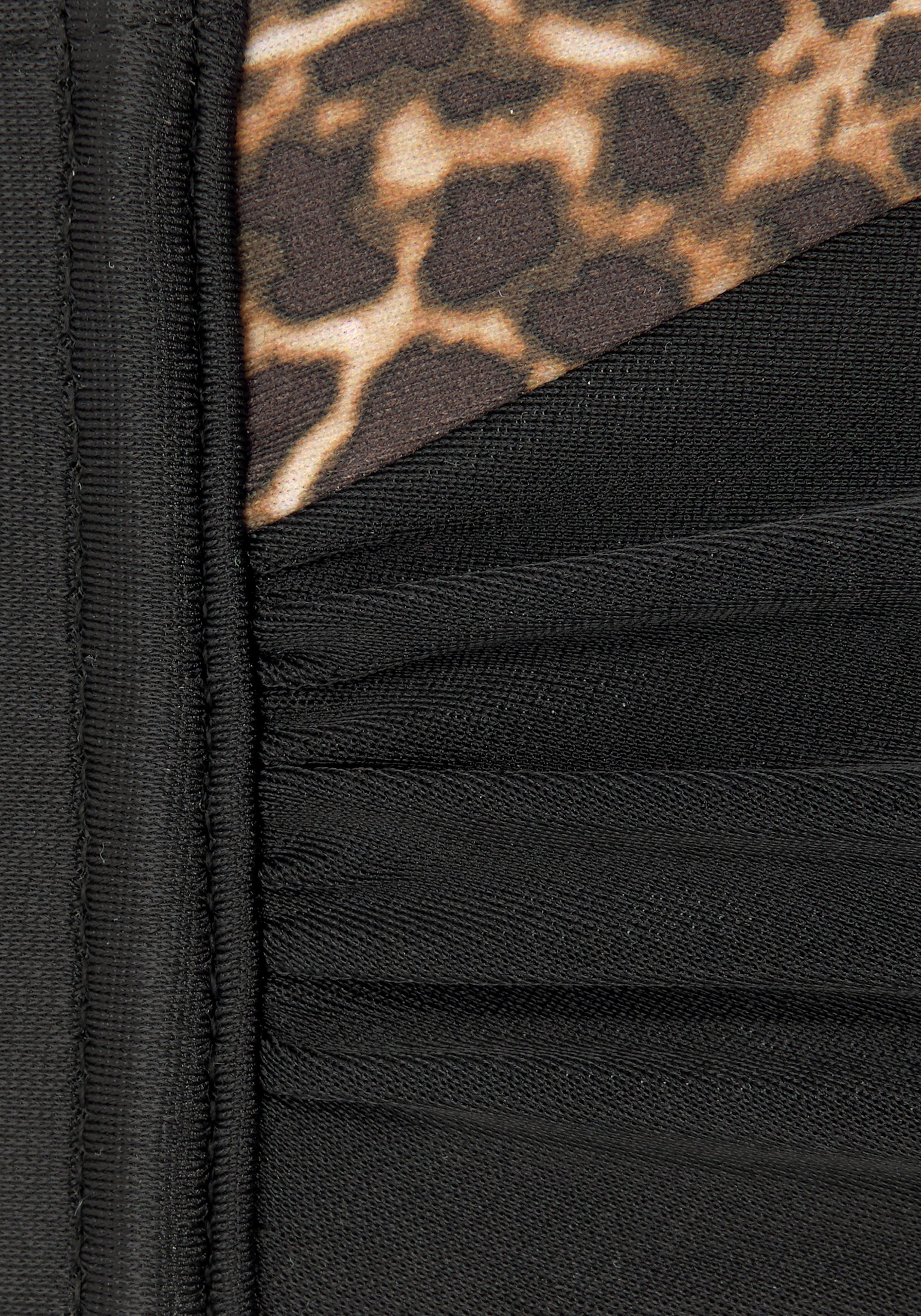 LASCANA Bügel-Bandeau-Bikini-Top Adele, mit trendigen Details