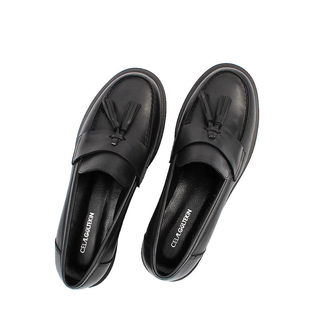 Celal Gültekin Loafer Damen Elegante Slipper aus Leder mit Quasten-Verzierung Loafer Glattes Echtleder in klassischem Schwarz