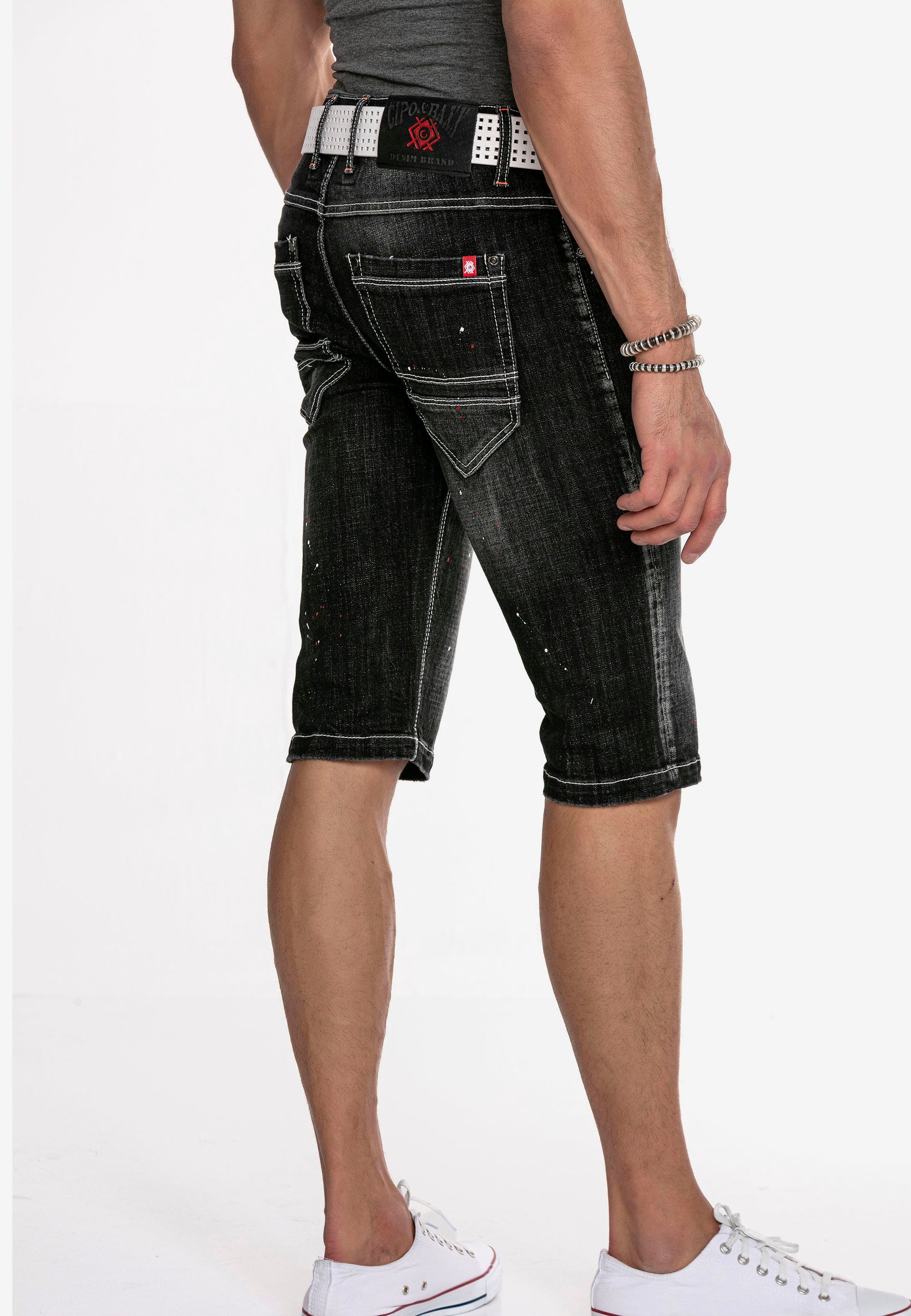 Baxx Farbklecksen Shorts mit trendigen Cipo &