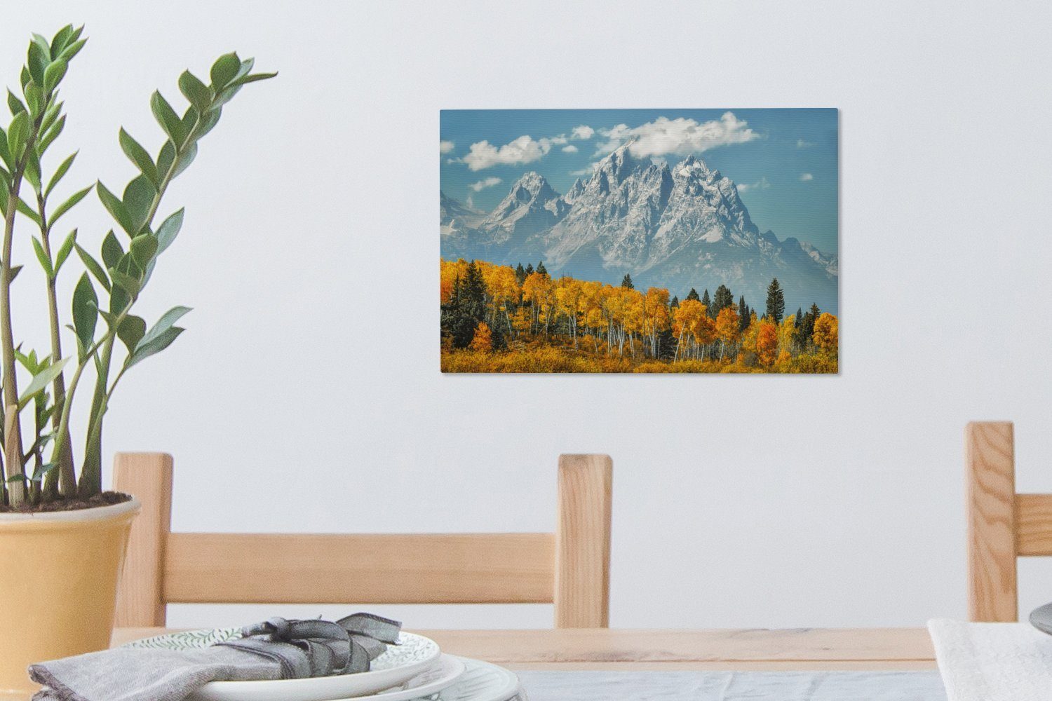 OneMillionCanvasses® Wandbild Berg, Wanddeko, einem St), vor Pappelgruppe Aufhängefertig, cm 30x20 Leinwandbild aufragenden Leinwandbilder, (1 Eine