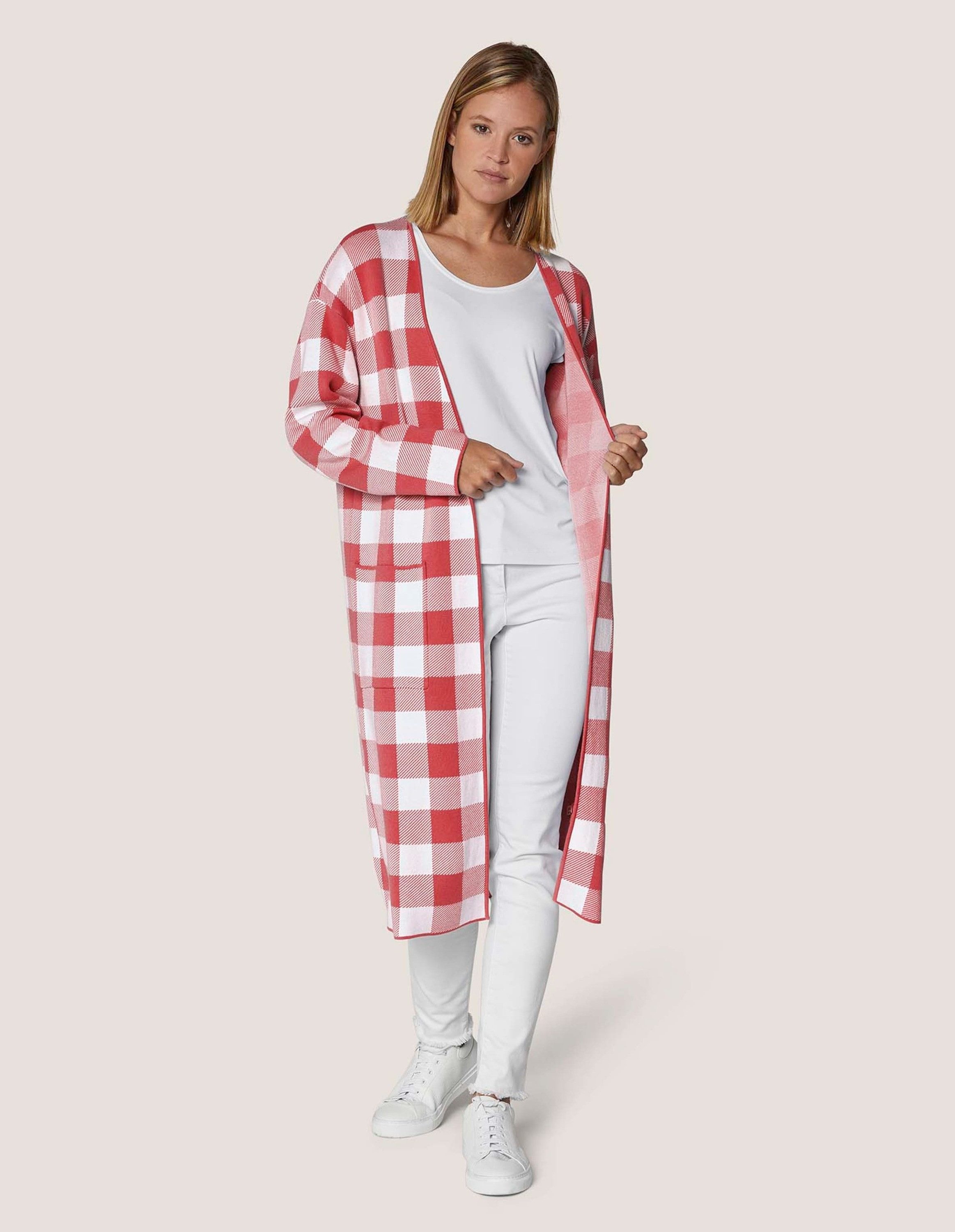 MADELEINE Kurzmantel Verschlussloser Strickmantel in Karo-Jacquard