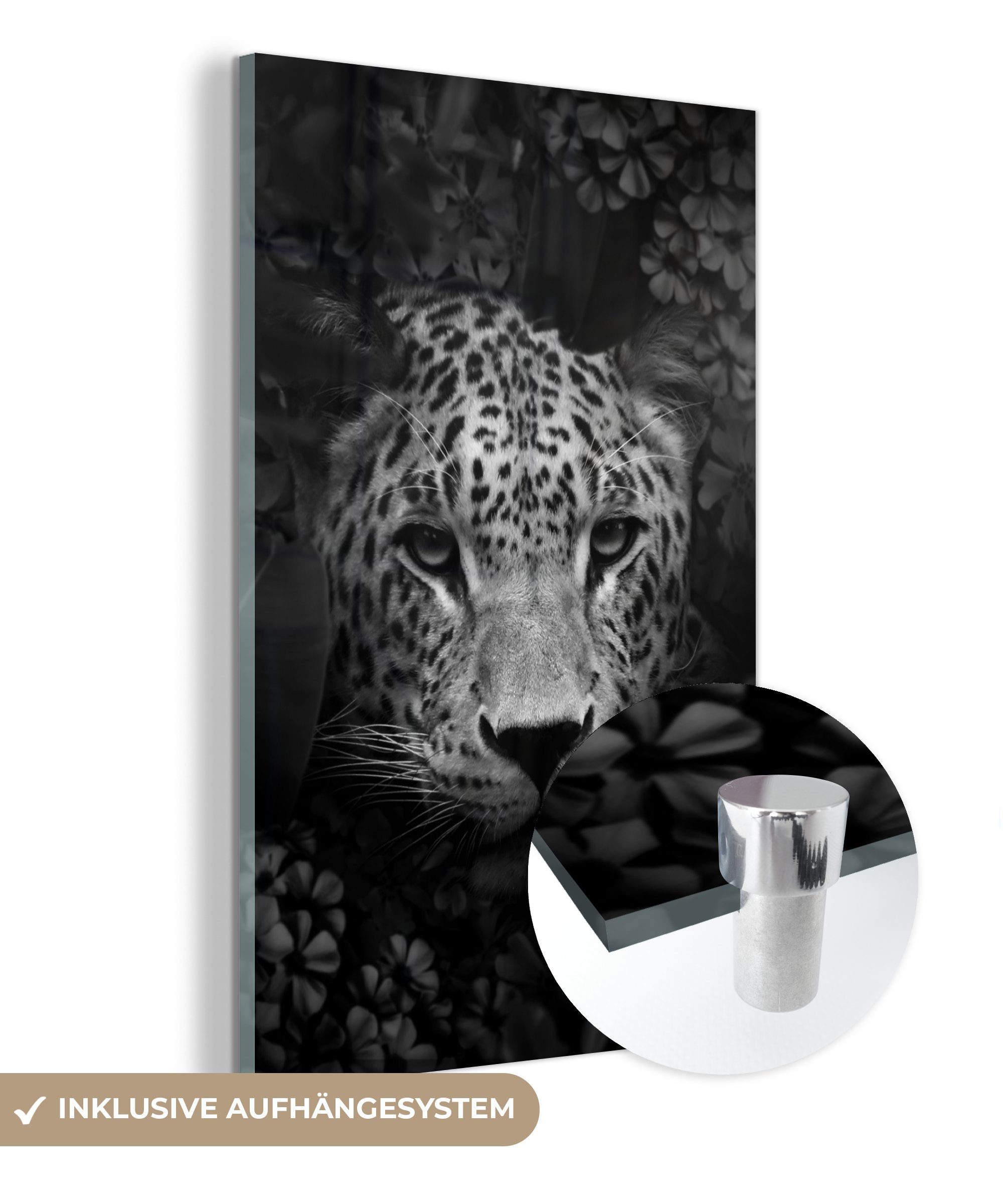 MuchoWow Acrylglasbild Nahaufnahme eines Panthers mit Blumen im Dschungel - schwarz und weiß, (1 St), Glasbilder - Bilder auf Glas Wandbild - Foto auf Glas - Wanddekoration bunt