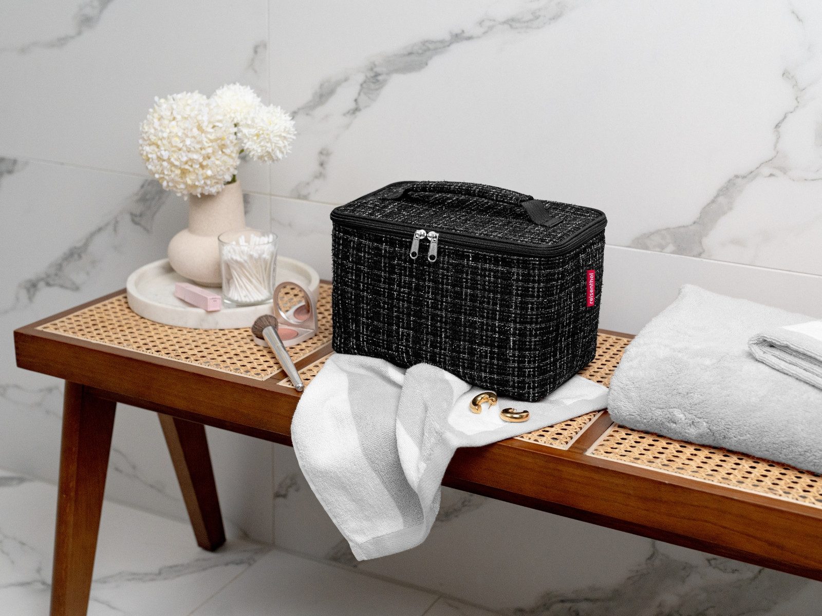 REISENTHEL® Kosmetiktasche cosmetic case bouclé black – Bild 5 von 5