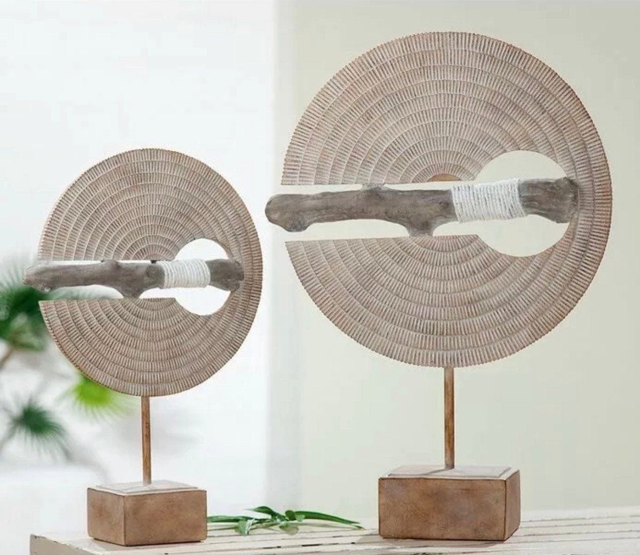 Dekoobjekt Skulptur Ethno auf Sockel Ein Hauch von Natürlichkeit in Modernem Desi