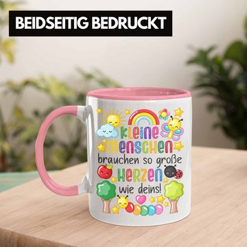 Trendation Tasse Trendation - Erzieherin Tasse Geschenk Danke Dankeschön Abschiedsgeschenk Beste Kindergärtnerin Spruch Kleine Menschen Brauchen Dein Herz