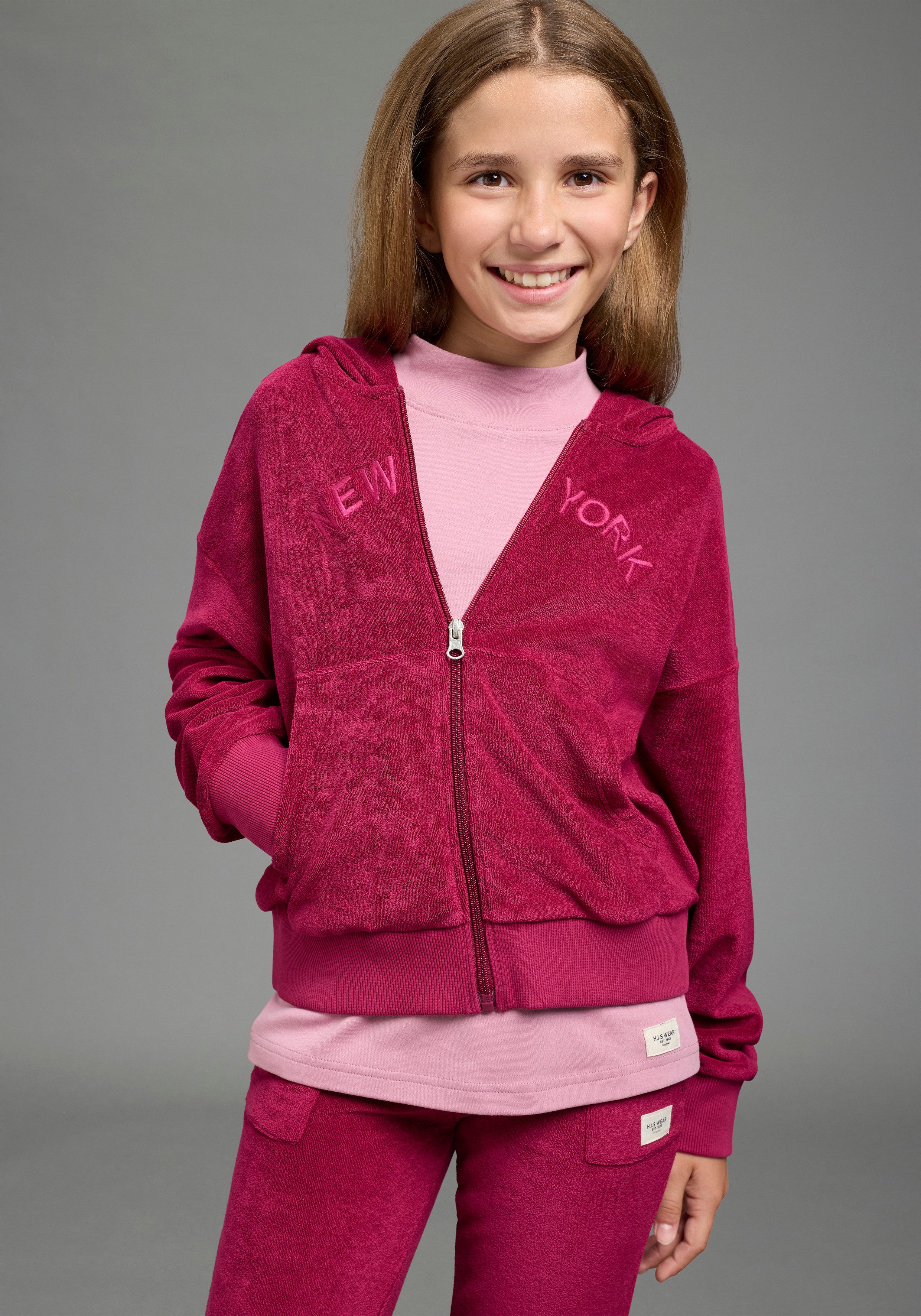 H.I.S Sweatjacke Kuschelweiche Nicki-Jacke mit Kapuze, für vielseitige Einsätze, mit Stickerei. € 29,99, (€ 29,99 pro 1 Stk).