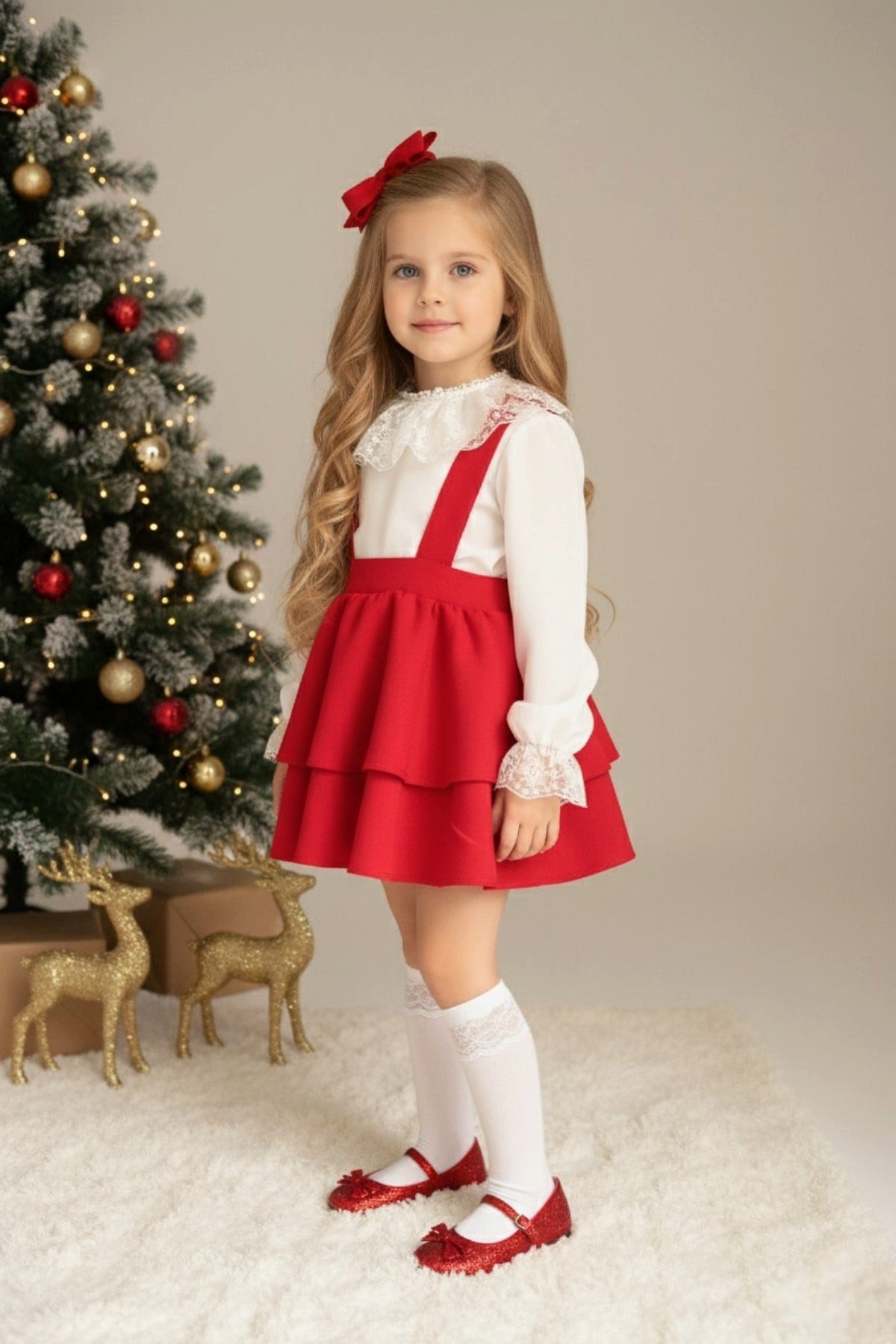 Parla Kids Shirt & Rock Rotes Kleid mit Trägern und weiße langarm Bluse mit Spitzendetails