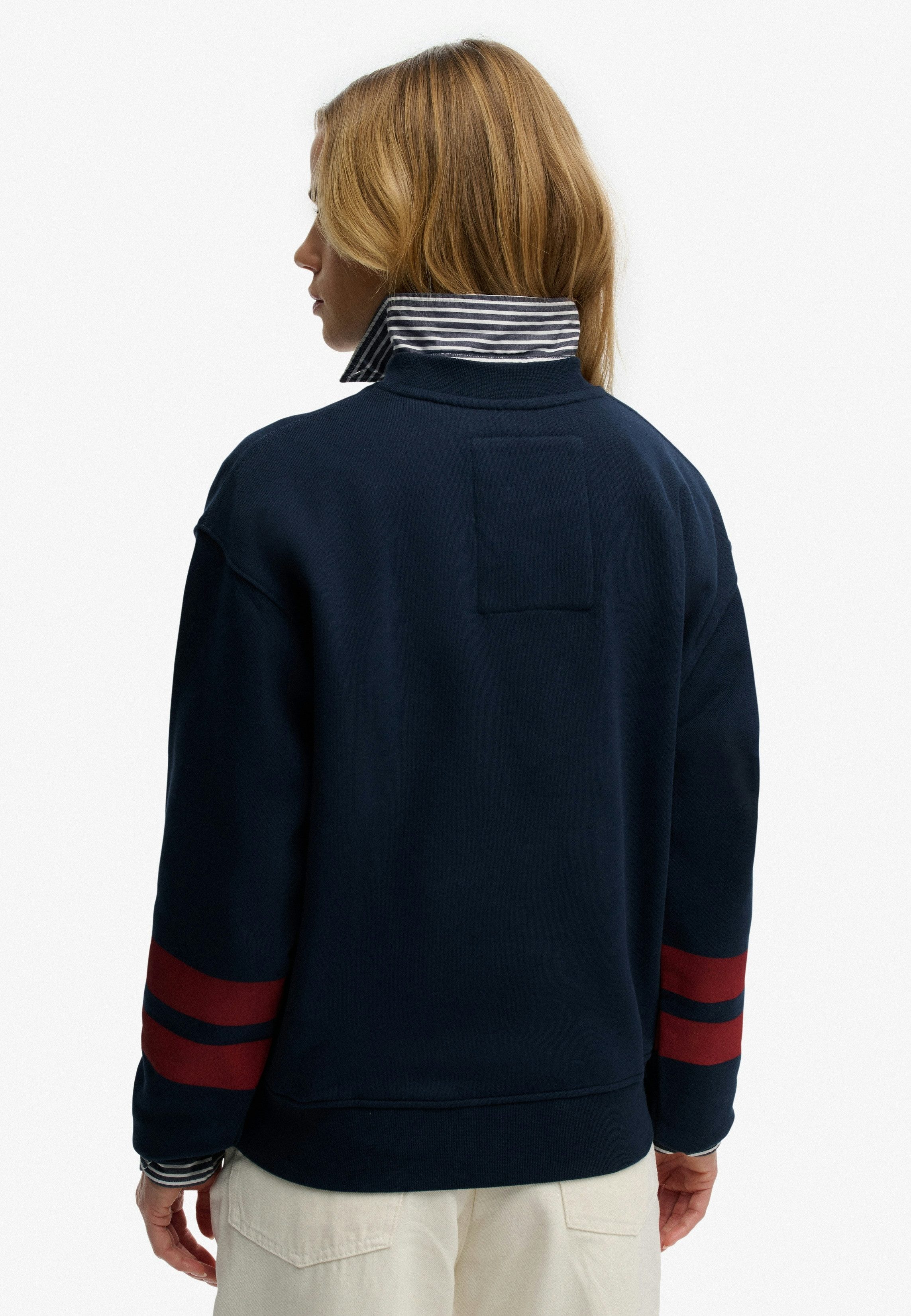 Superdry Sweatshirt VARSITY SCRIPT LOOSE CREW aus Baumwolle, Relaxed Fit, mit Rundhalsausschnitt, pflegeleicht