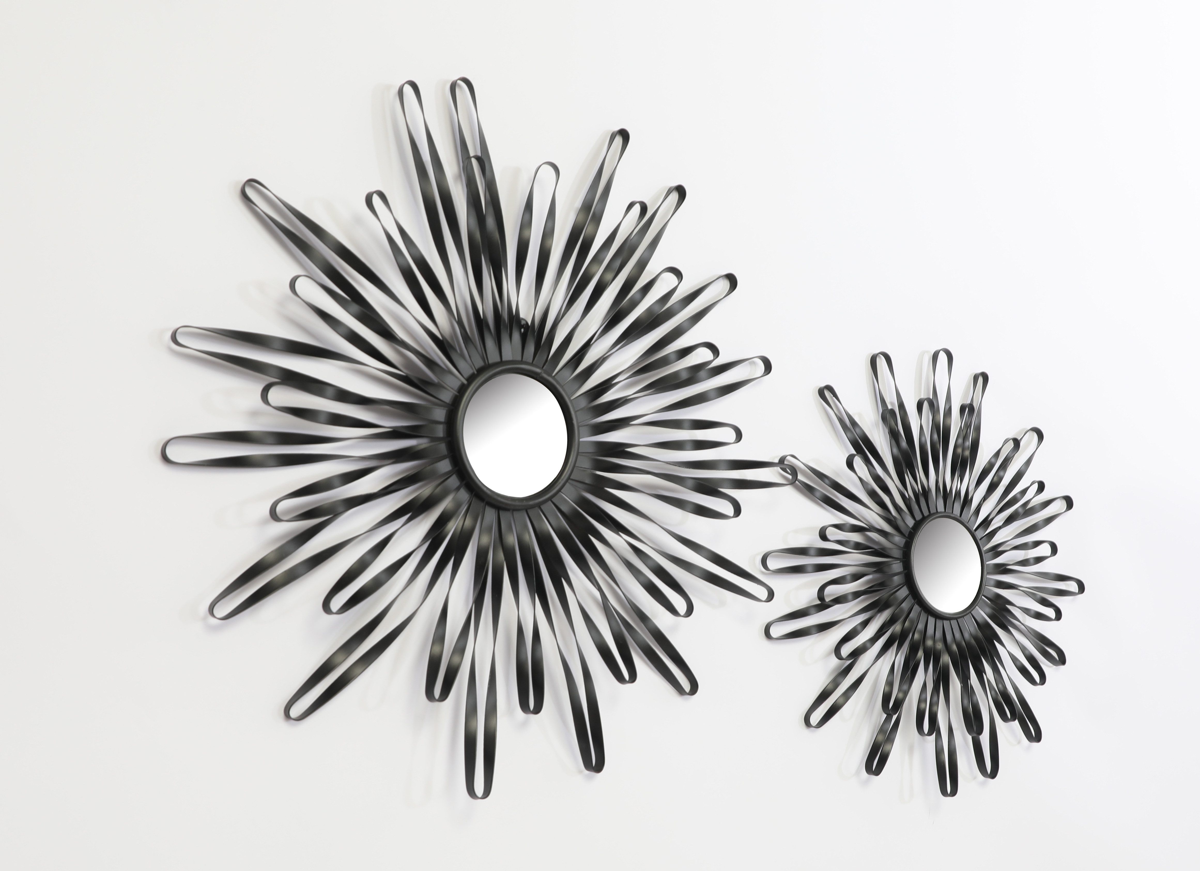 OTTO home Wanddekoobjekt Sonne, goldfarben, im 2er Set: 35 und 46cm (2er-Set), Wanddekoration aus Metall mit kleinem Spiegel in der Mitte. Reduzierter Preis € 59,99. Unverbindliche Preisempfehlung € 84,99