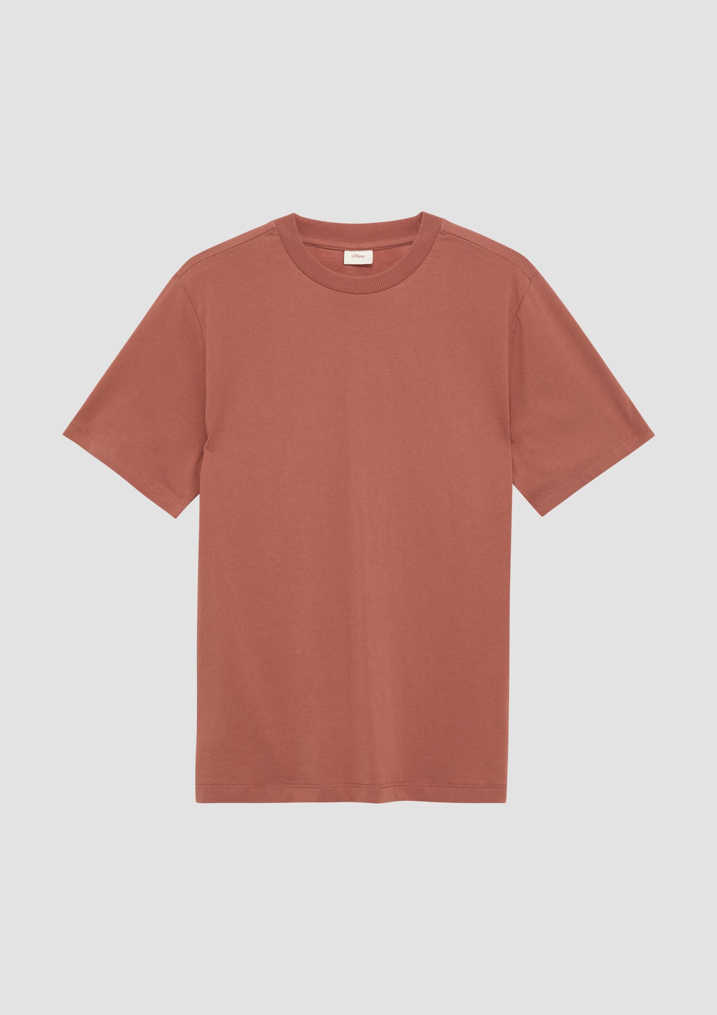 s.Oliver Kurzarmshirt T-Shirt mit Rückenprint und überschnittenen Schultern