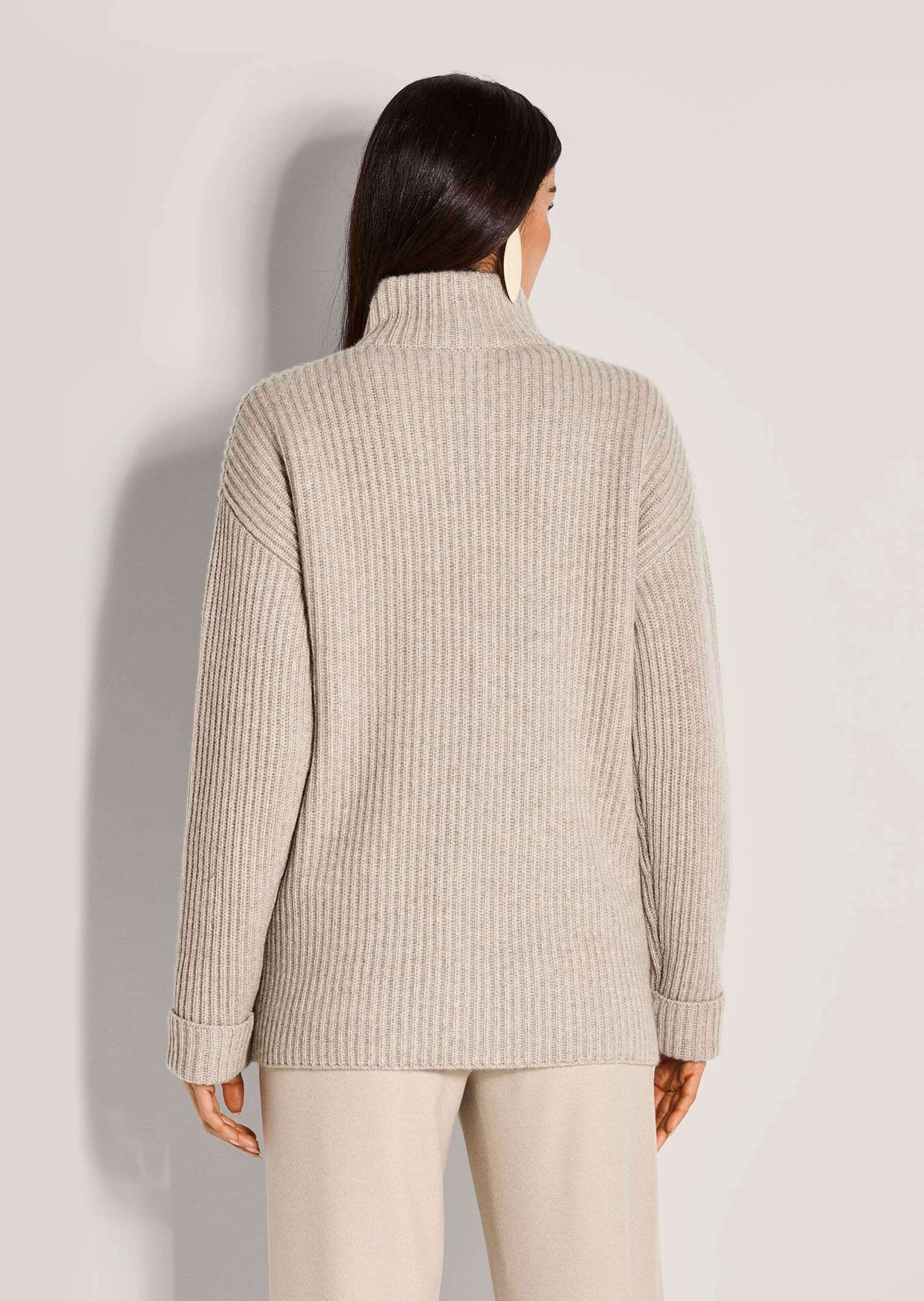 MADELEINE Strickjacke Weiche Wolljacke mit Reißverschluss Patentstrickjacke mit Stehkragen, Taschen und Langarm