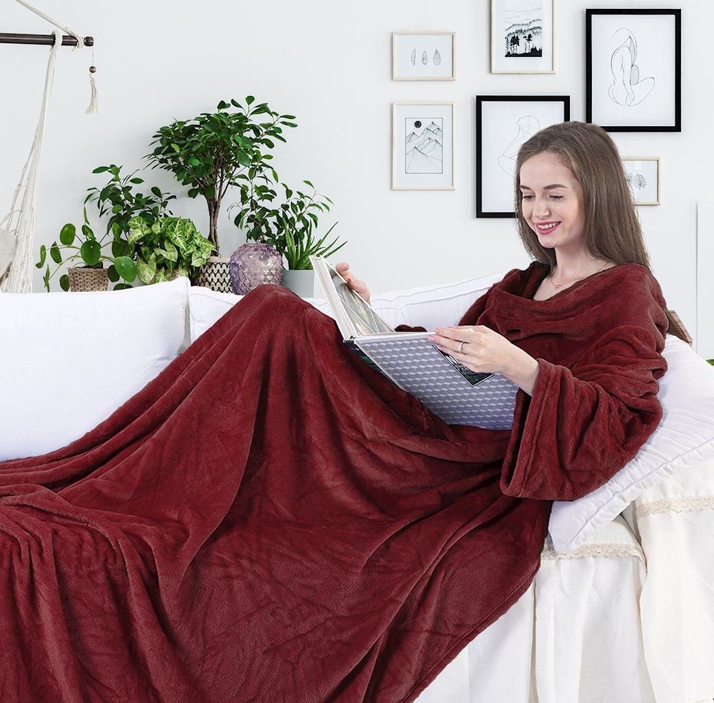 und dark Kuscheldecke Ärmeln TV Lazy Tagesdecke Taschen, mit Tragbare Ärmeldecke aufgenähten - Blanket red DecoKing,