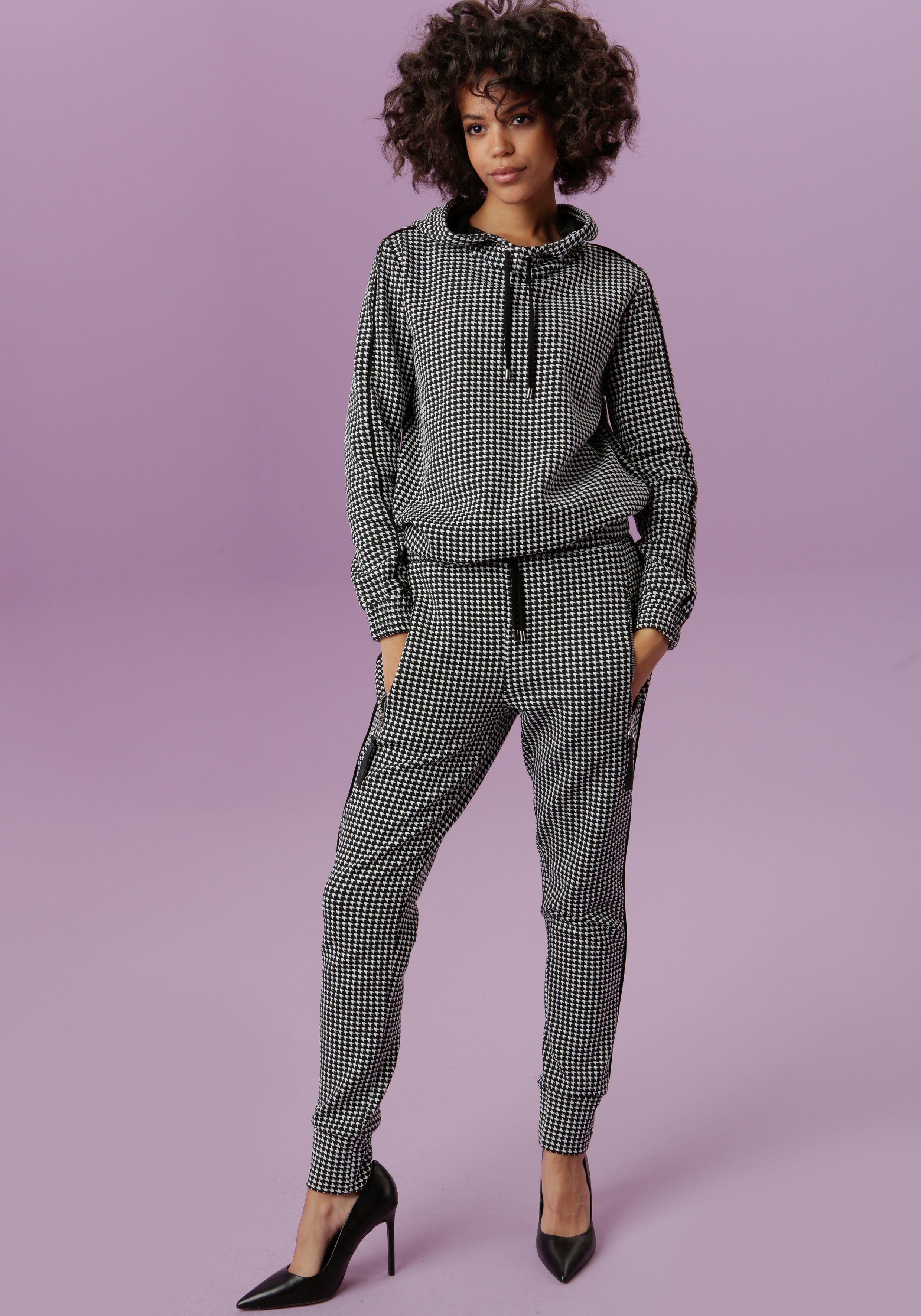 Aniston CASUAL pull-on trousers in a trendy houndstooth pattern and piping along the side seams