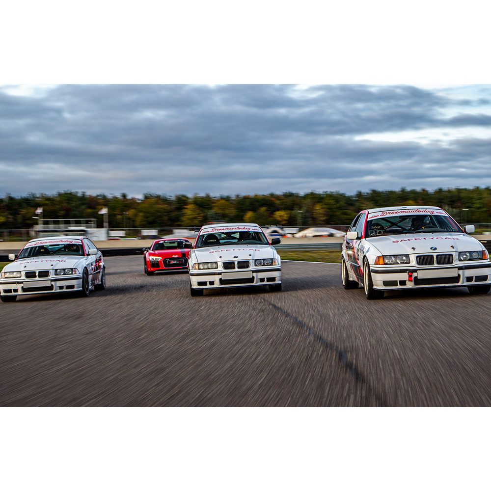 Jochen Schweizer Erlebnisgutschein Renntaxi BMW E36 325i (3 Rdn), Voller Action über die Rennstrecke