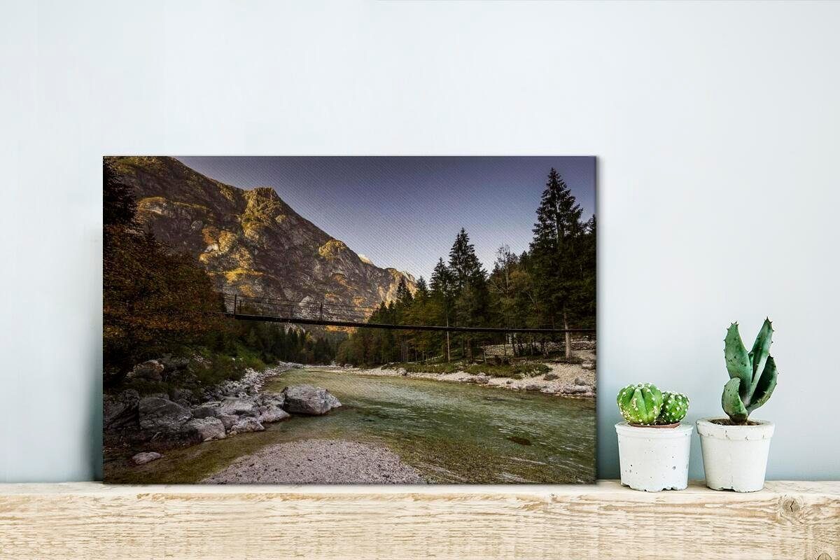 Slowenien, Wandbild Leinwandbild den 30x20 St), Isonzio Aufhängefertig, cm Fluss im (1 in Wanddeko, Triglav-Nationalpark OneMillionCanvasses® Brücke Leinwandbilder, über