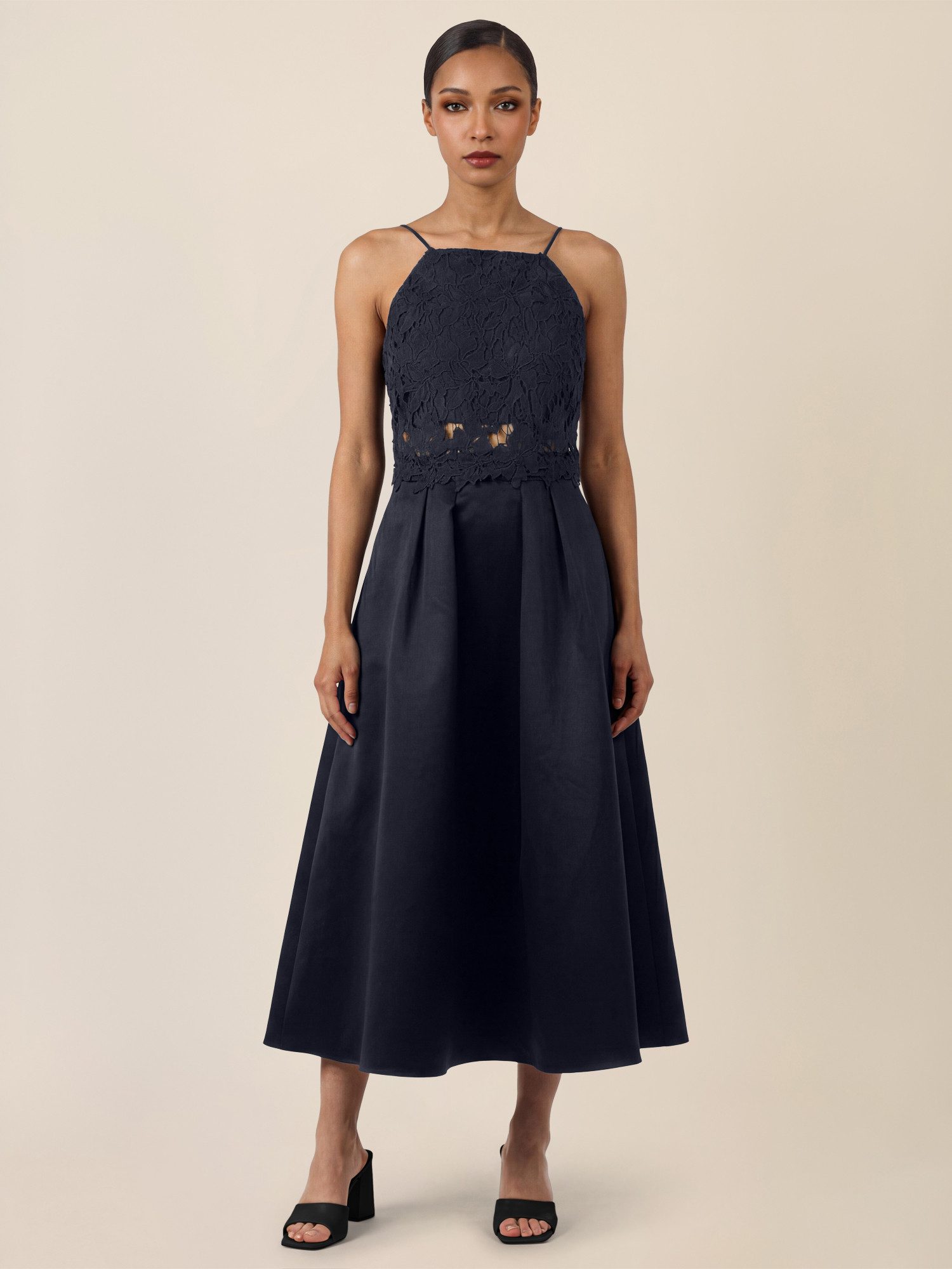 Apart Brautkleid mit A-Linienrock und Spaghettiträgern