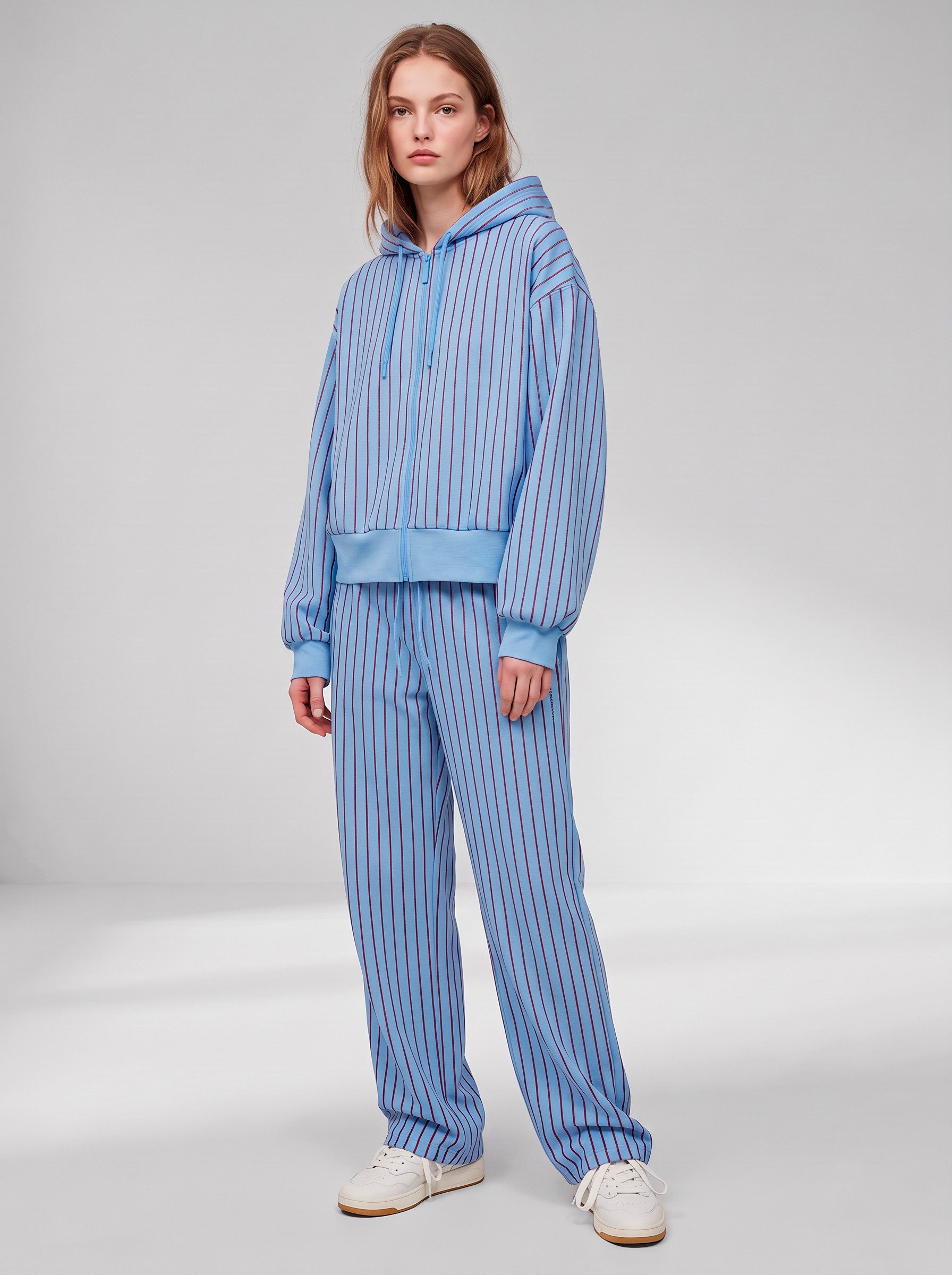 Copenhagen Studios Kapuzensweatjacke modischer Streifen, hochwertig und weich. € 99,00