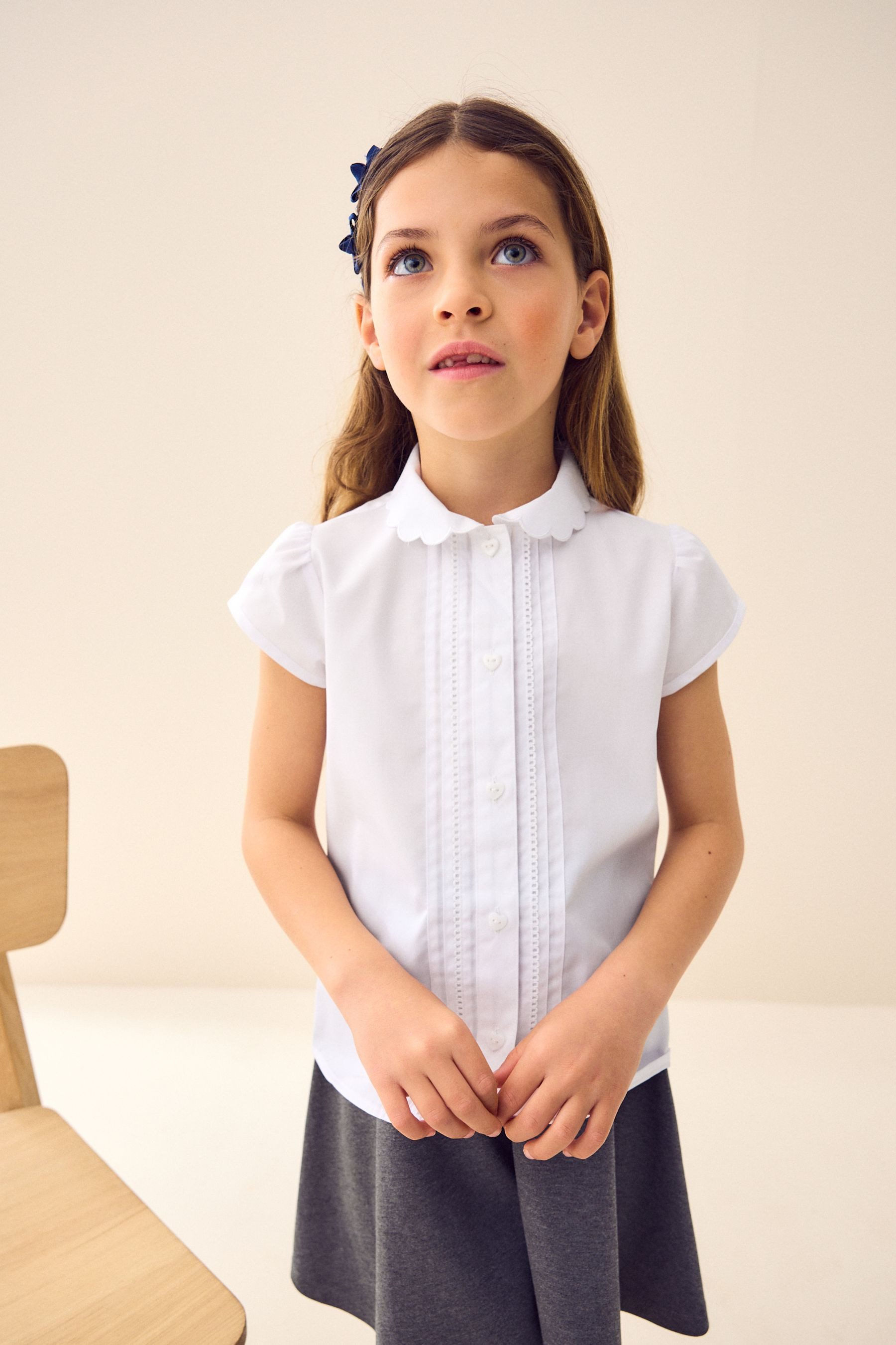 Next Kurzarmbluse Bluse mit Bogenkantenkragen (1-tlg)