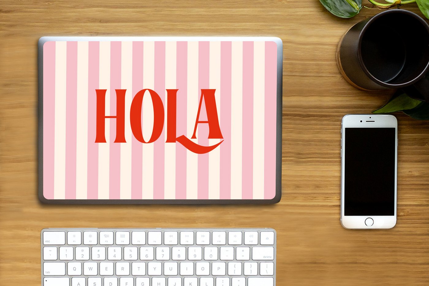 Thumbnail - MuchoWow Laptop-Aufkleber Hola - Zitat - Streifen - Pastell - Rosa - Rot - Weiß, (1tlg), Laptop Folien Cover, Aufkleber,...